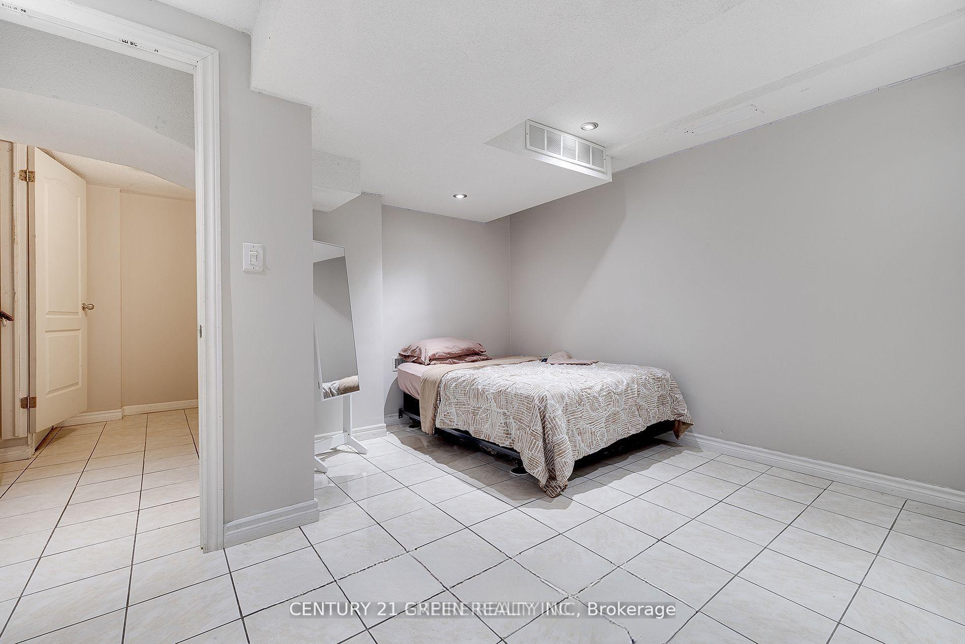 Photo 26 of 21 Spencer Drive, Brampton, Fletcher's Meadow — HOMEH