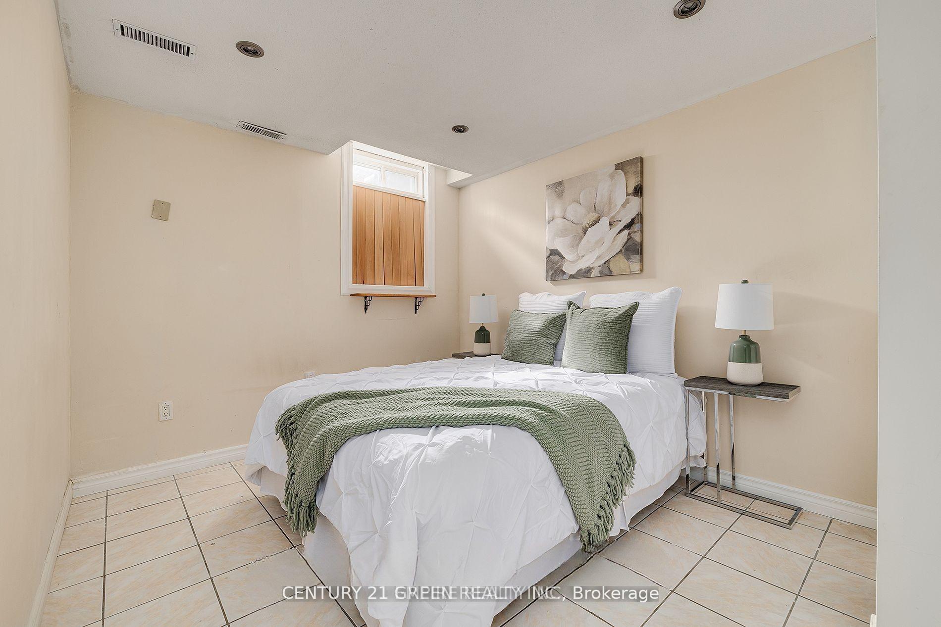 Photo 32 of 21 Spencer Drive, Brampton, Fletcher's Meadow — HOMEH