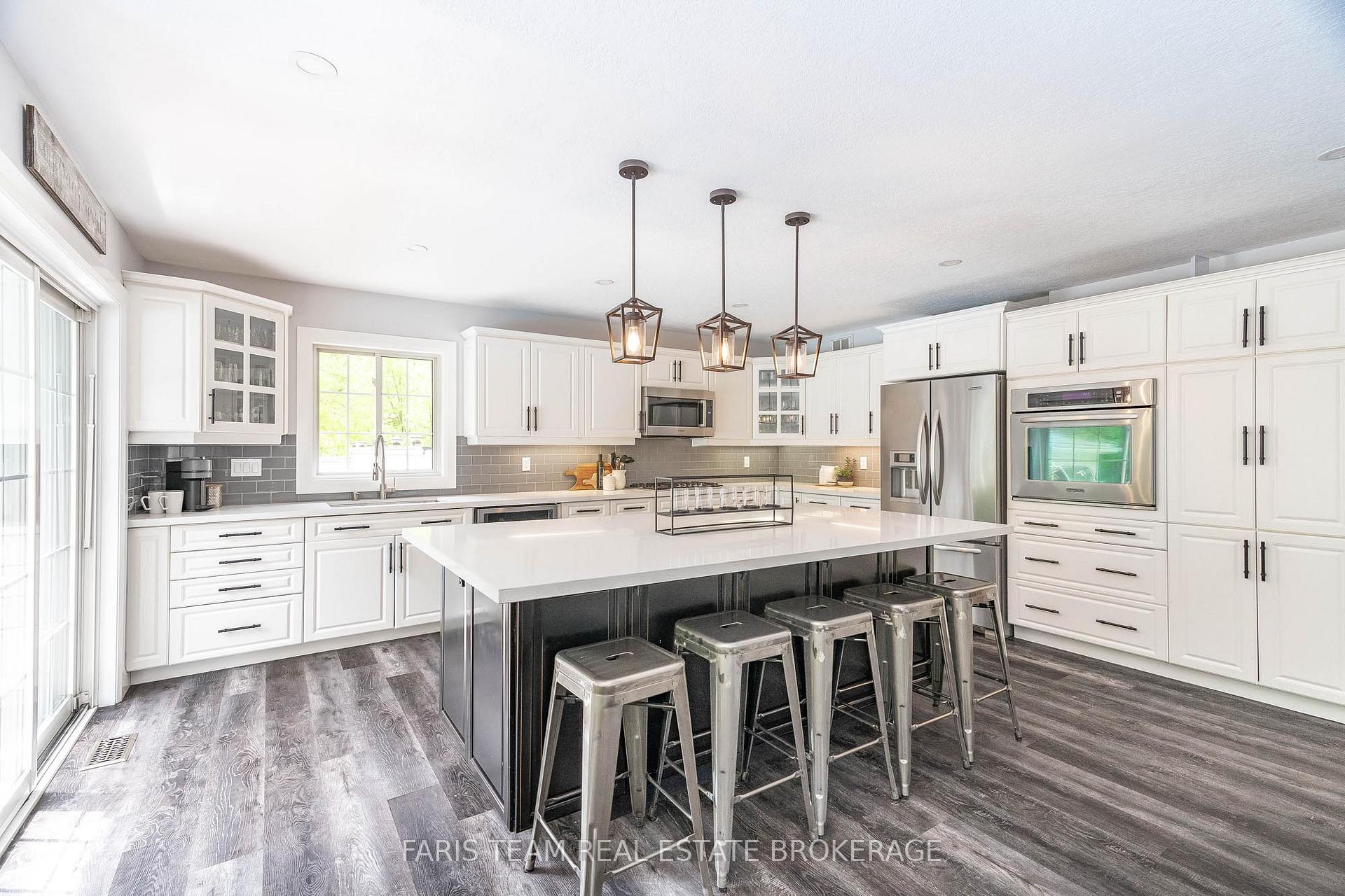 Photo 3 of 37 O'Donnell Court, Penetanguishene — HOMEH