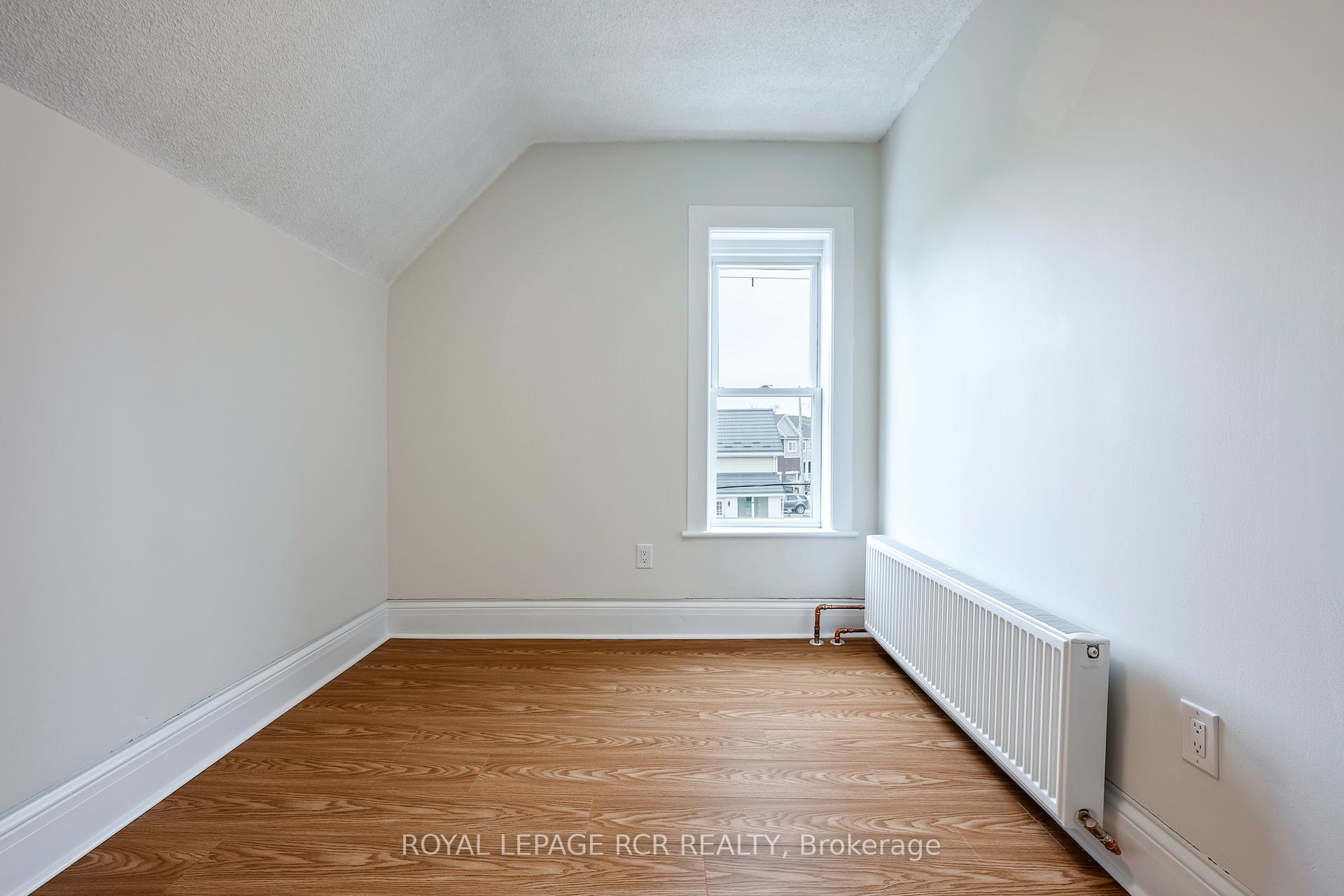 Photo 17 of 143 First Avenue W, Shelburne — HOMEH