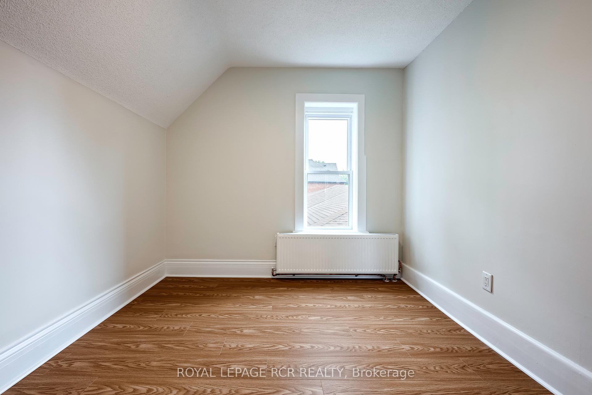 Photo 20 of 143 First Avenue W, Shelburne — HOMEH