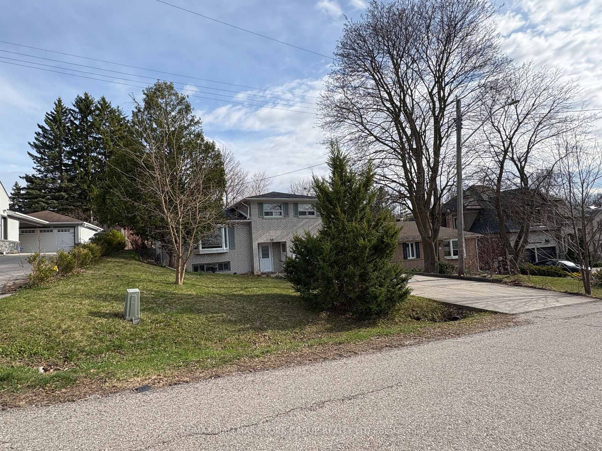 Photo 7 of 53 Humber Crescent, King, King City — HOMEH