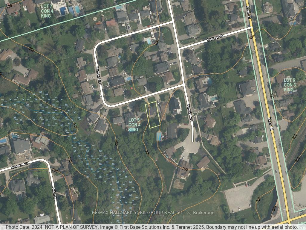Photo 2 of 53 Humber Crescent, King, King City — HOMEH