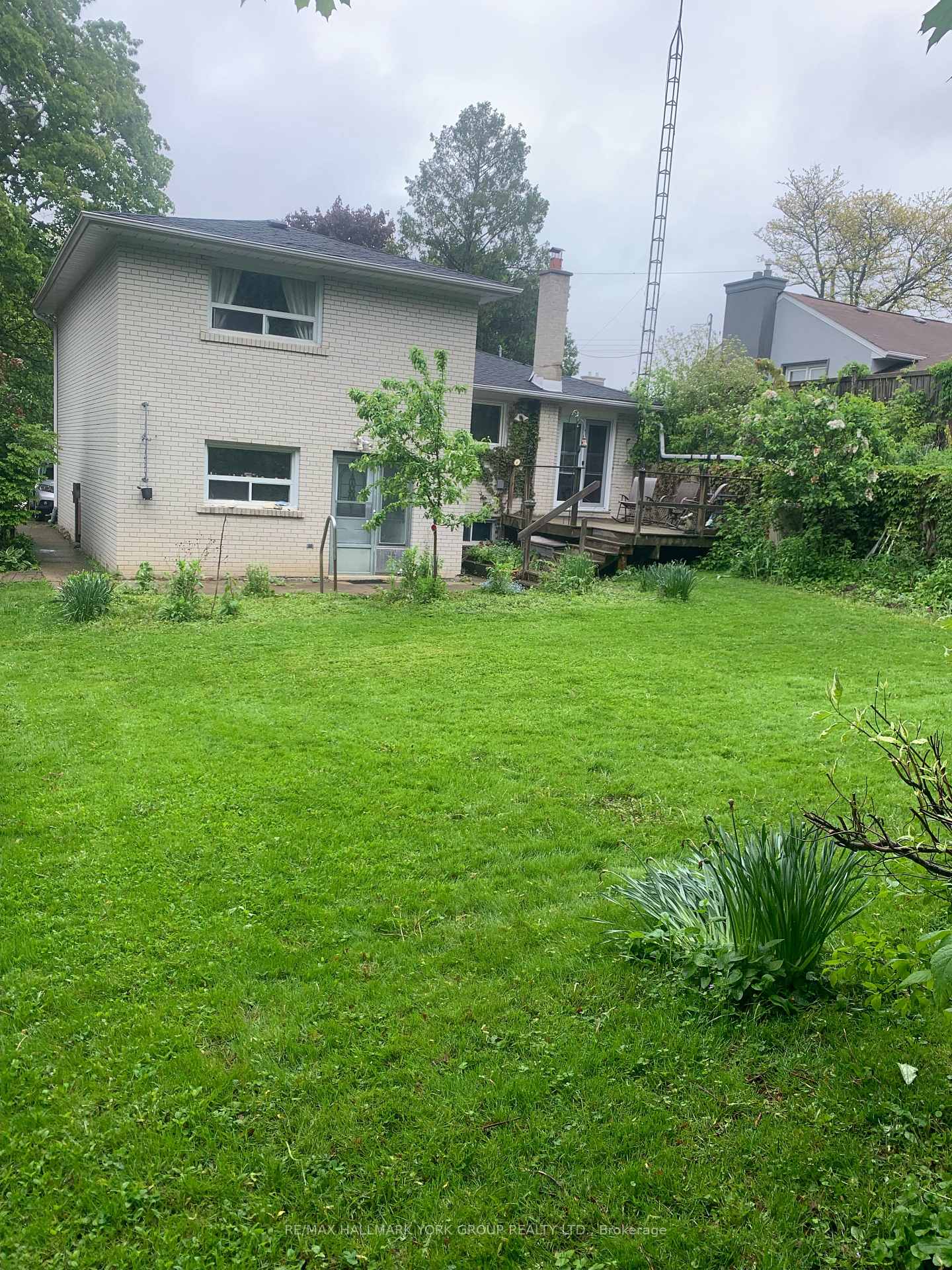 Photo 5 of 53 Humber Crescent, King, King City — HOMEH