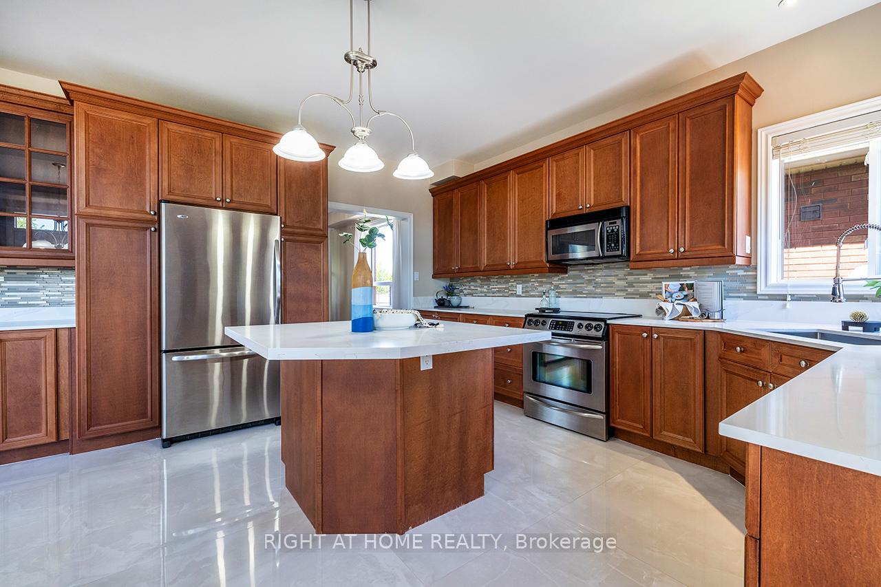 Photo 8 of 148 Brookhouse Drive, Clarington, Newcastle — HOMEH