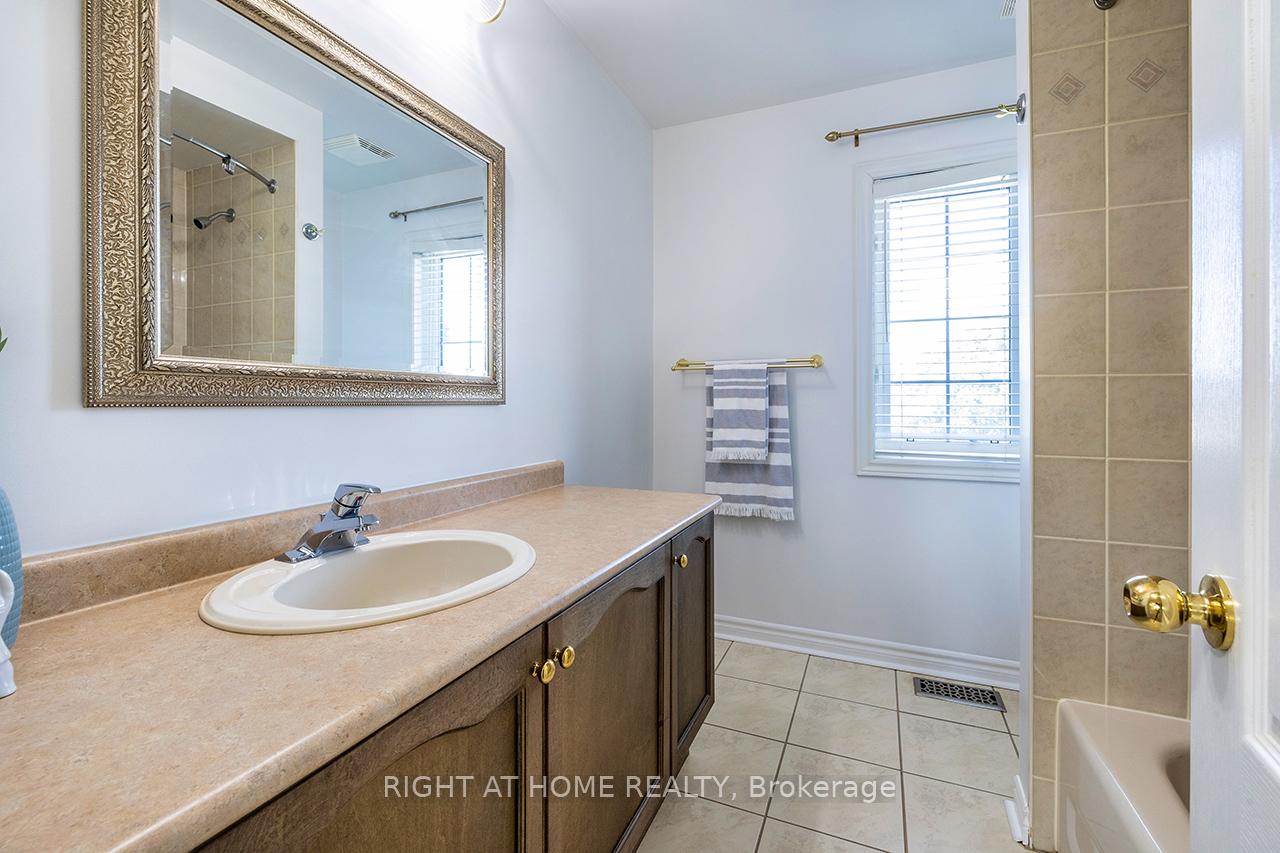Photo 10 of 148 Brookhouse Drive, Clarington, Newcastle — HOMEH