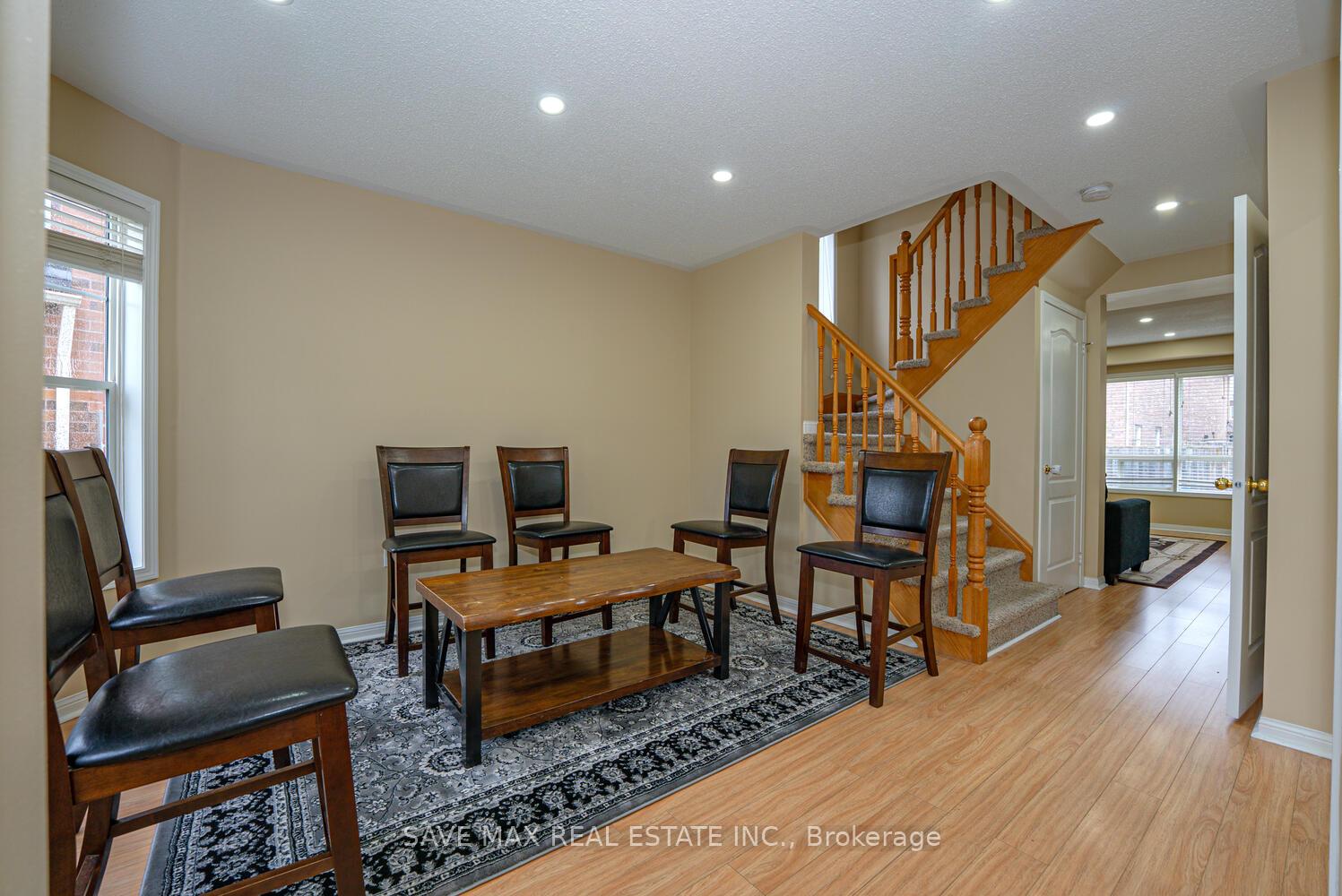 Photo 6 of 114 Decker Hollow Circle, Brampton, Credit Valley — HOMEH
