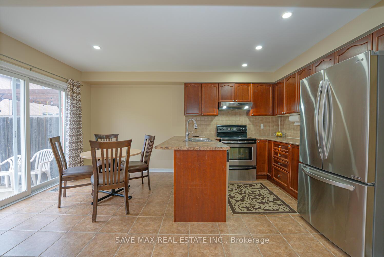 Photo 15 of 114 Decker Hollow Circle, Brampton, Credit Valley — HOMEH