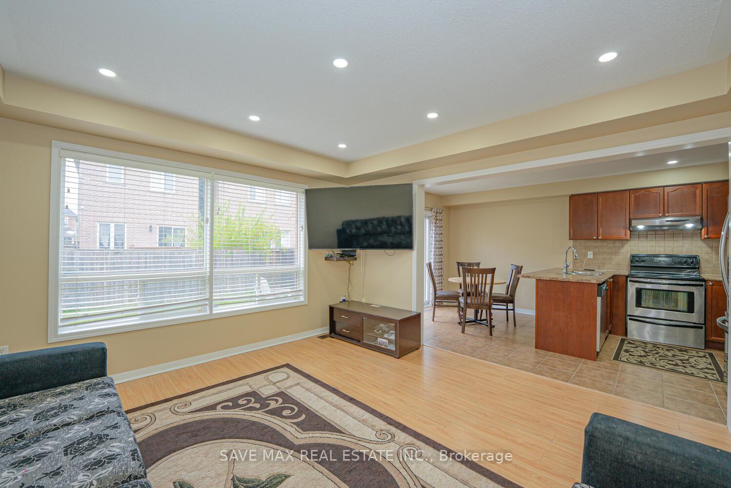 Photo 22 of 114 Decker Hollow Circle, Brampton, Credit Valley — HOMEH