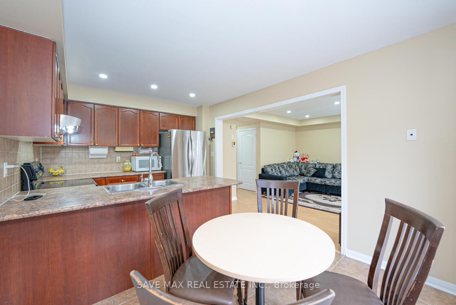 Photo 28 of 114 Decker Hollow Circle, Brampton, Credit Valley — HOMEH