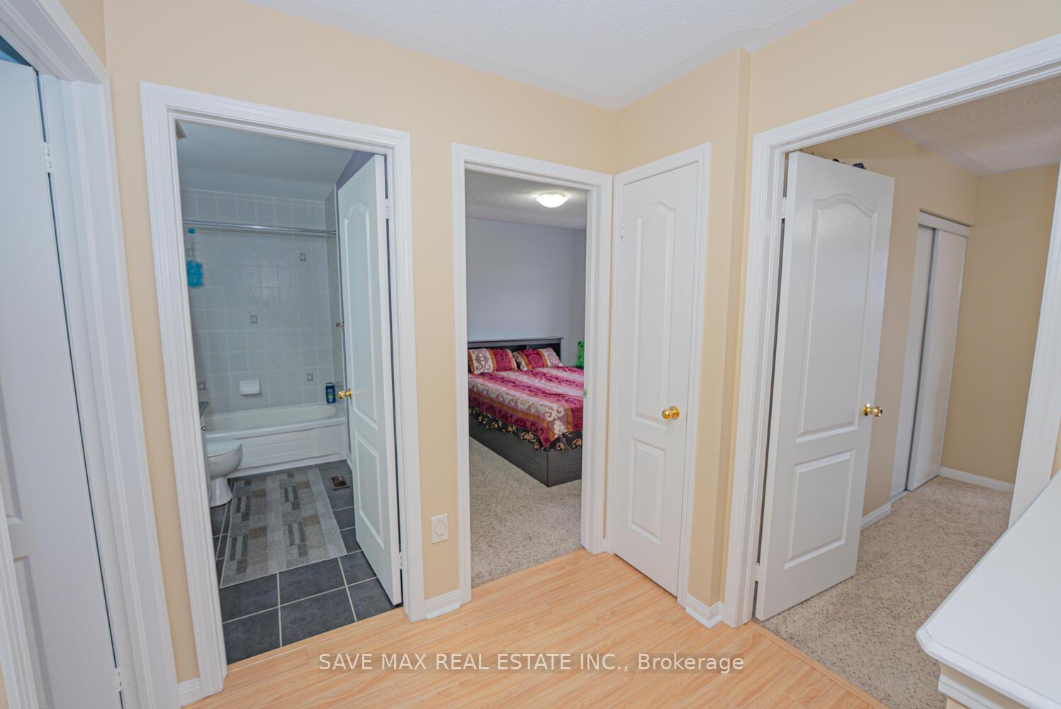 Photo 18 of 114 Decker Hollow Circle, Brampton, Credit Valley — HOMEH