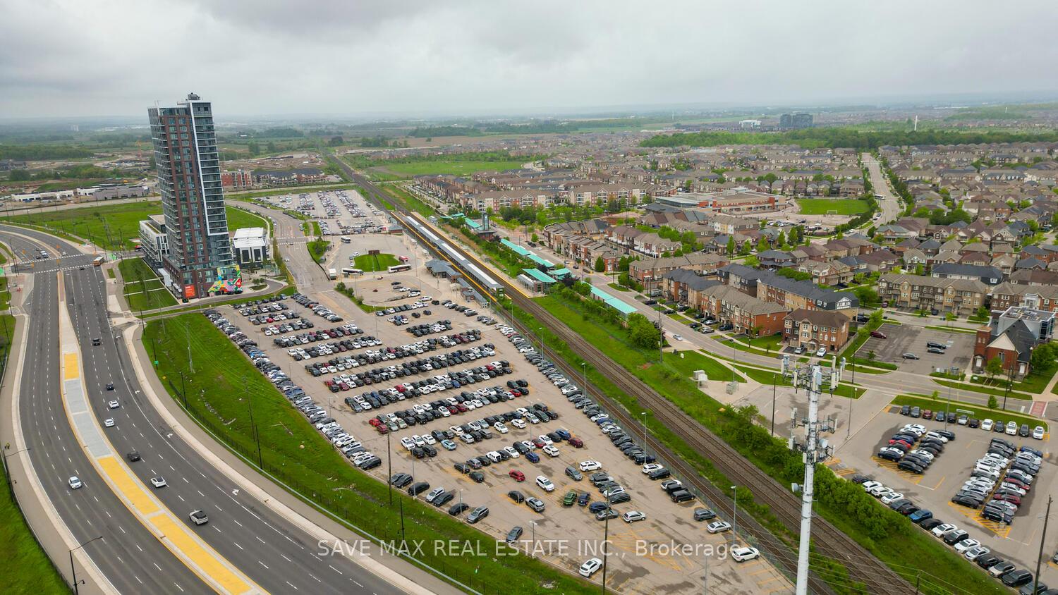 Photo 41 of 114 Decker Hollow Circle, Brampton, Credit Valley — HOMEH