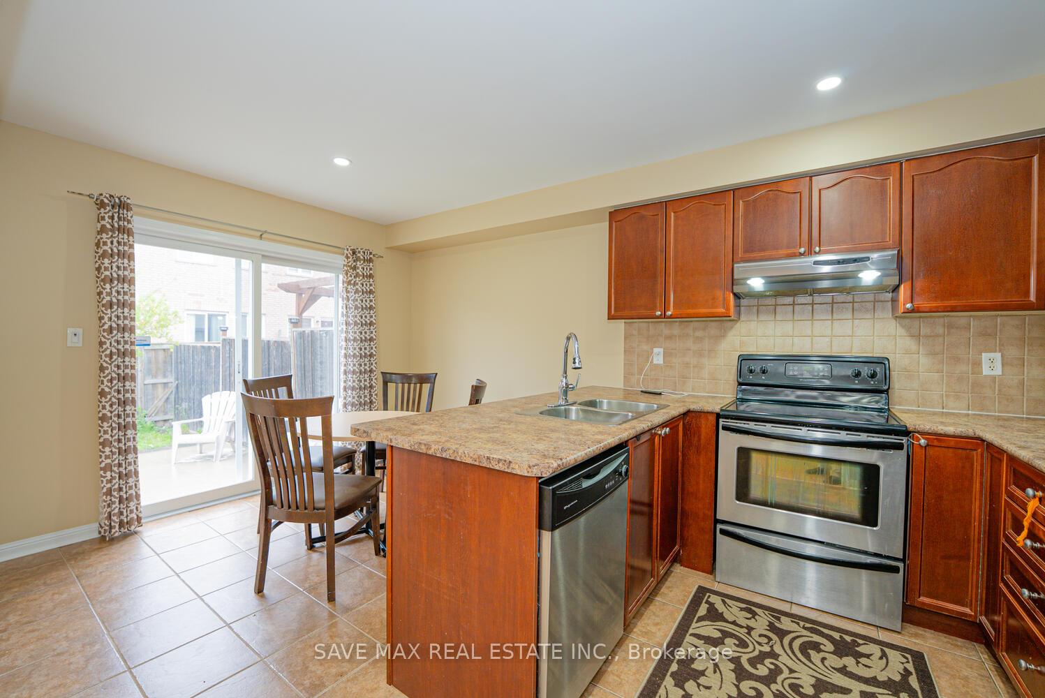 Photo 48 of 114 Decker Hollow Circle, Brampton, Credit Valley — HOMEH
