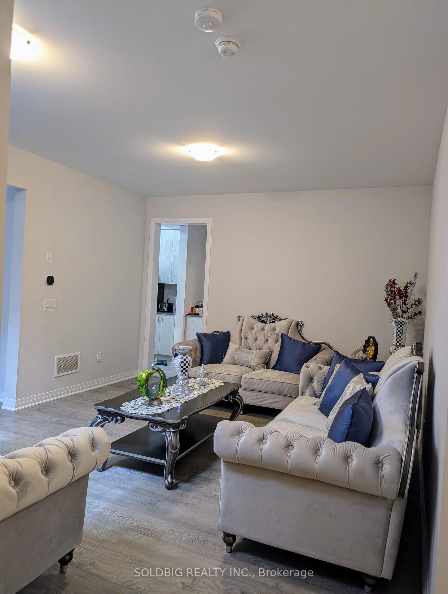Photo 4 of 50 Prince Philip Boulevard, North Dumfries — HOMEH
