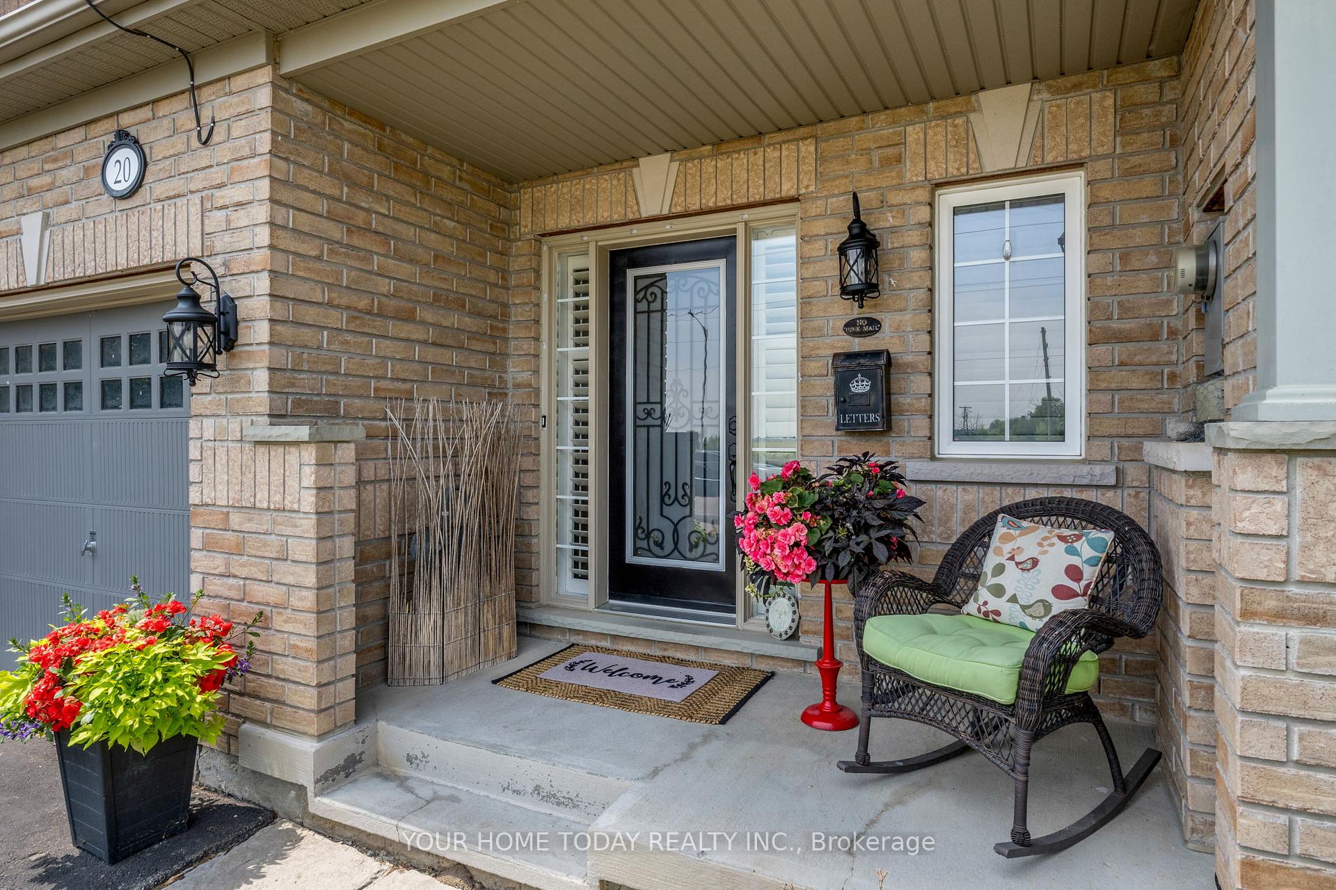 Photo 3 of 20 Chetholme Place, Halton Hills, Georgetown — HOMEH