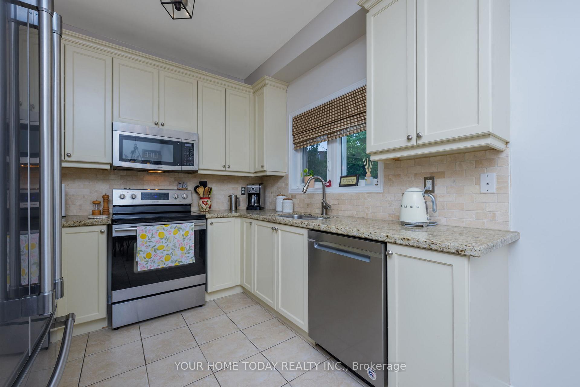 Photo 9 of 20 Chetholme Place, Halton Hills, Georgetown — HOMEH
