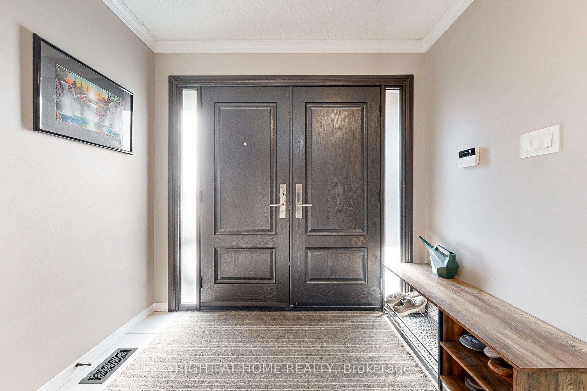 Photo 3 of 8 Lockridge Avenue, Markham, Unionville — HOMEH