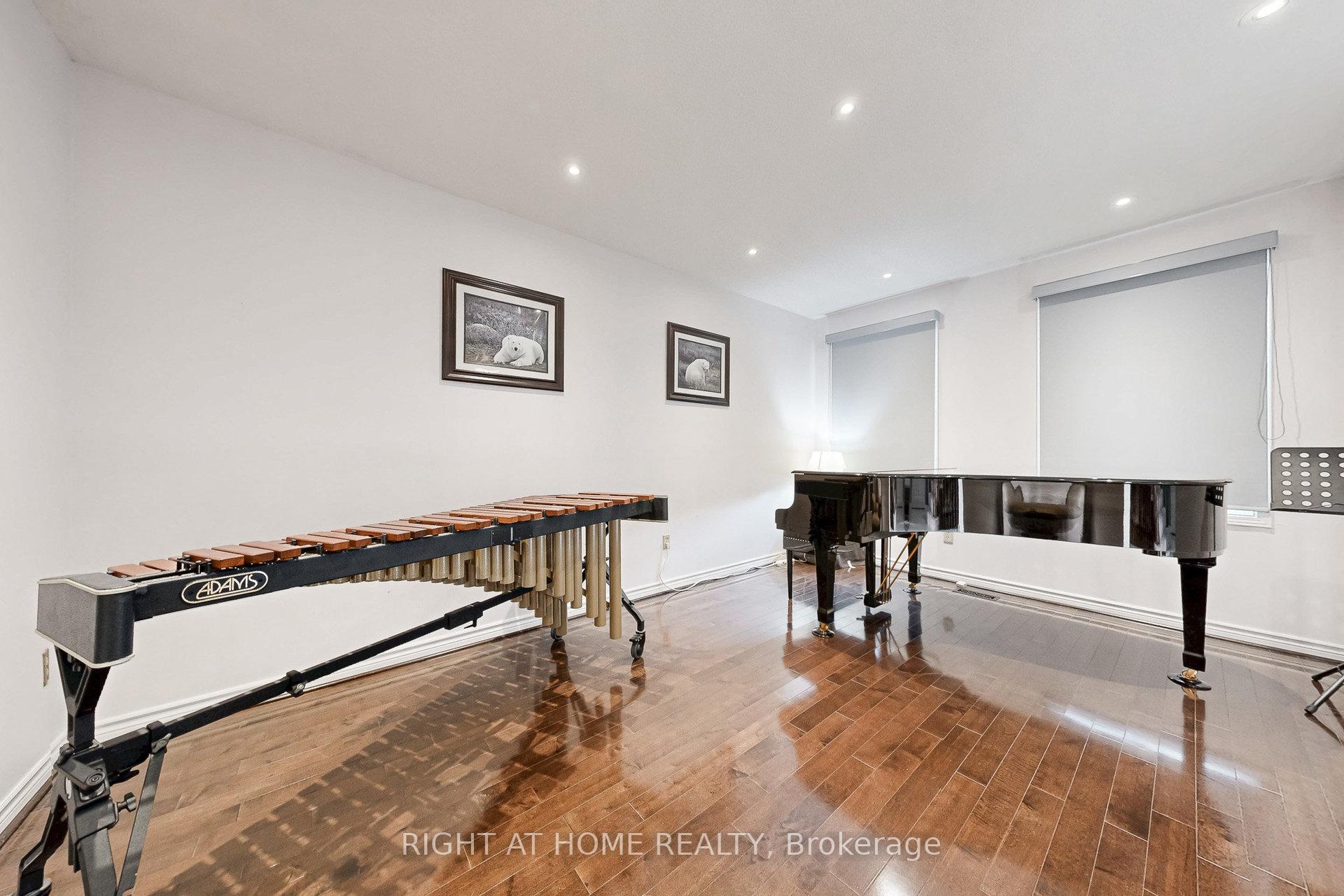 Photo 2 of 8 Lockridge Avenue, Markham, Unionville — HOMEH