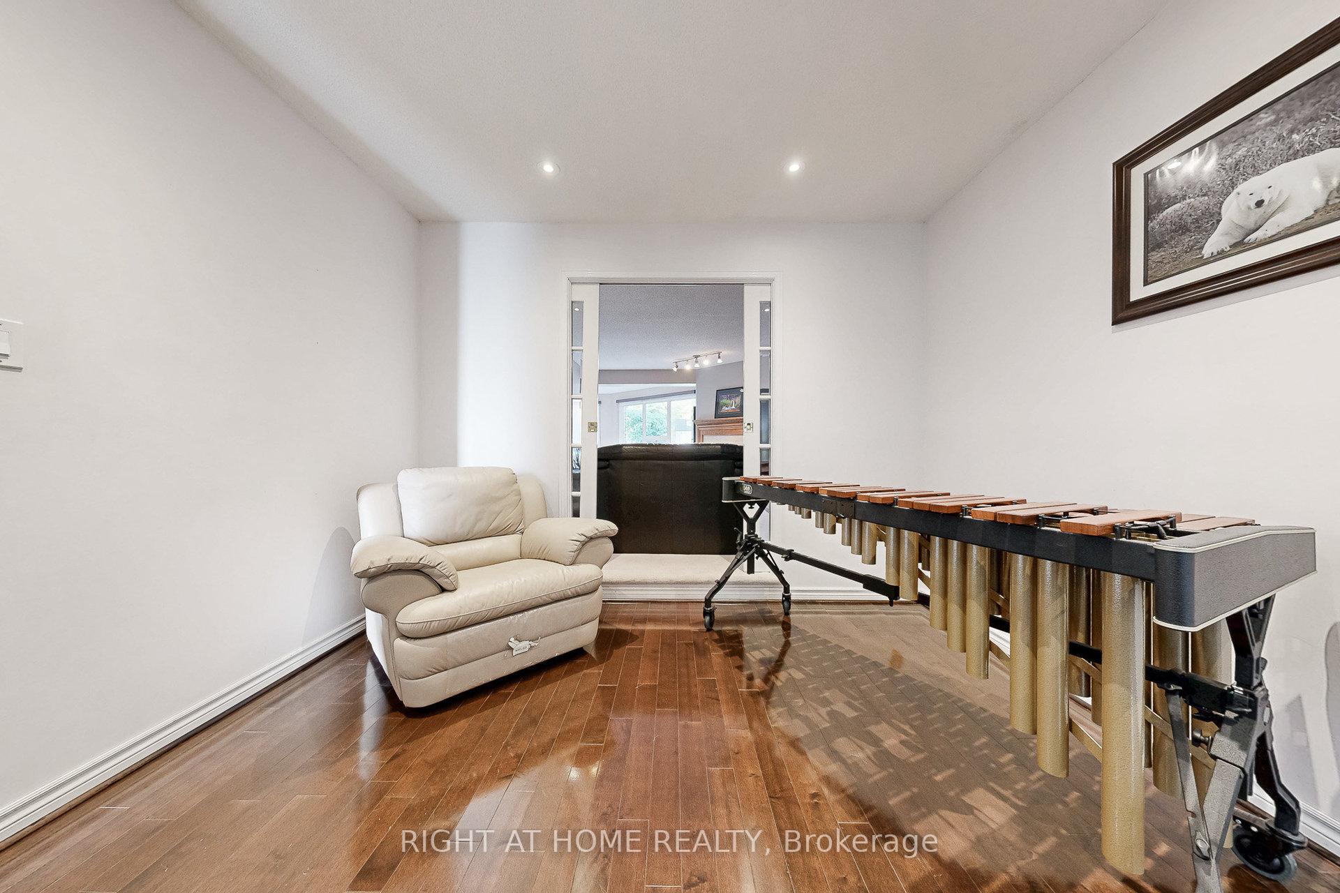 Photo 5 of 8 Lockridge Avenue, Markham, Unionville — HOMEH