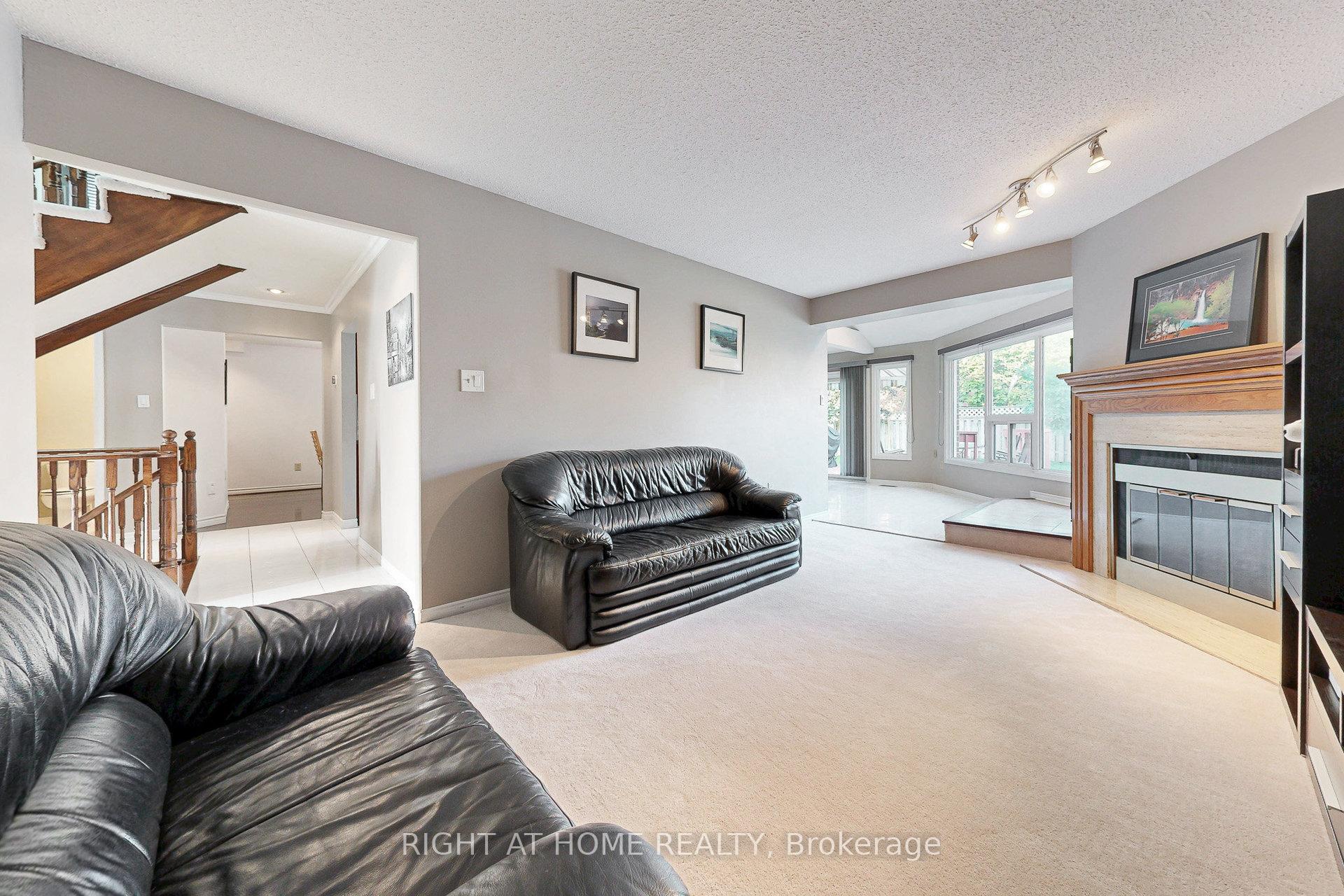 Photo 7 of 8 Lockridge Avenue, Markham, Unionville — HOMEH