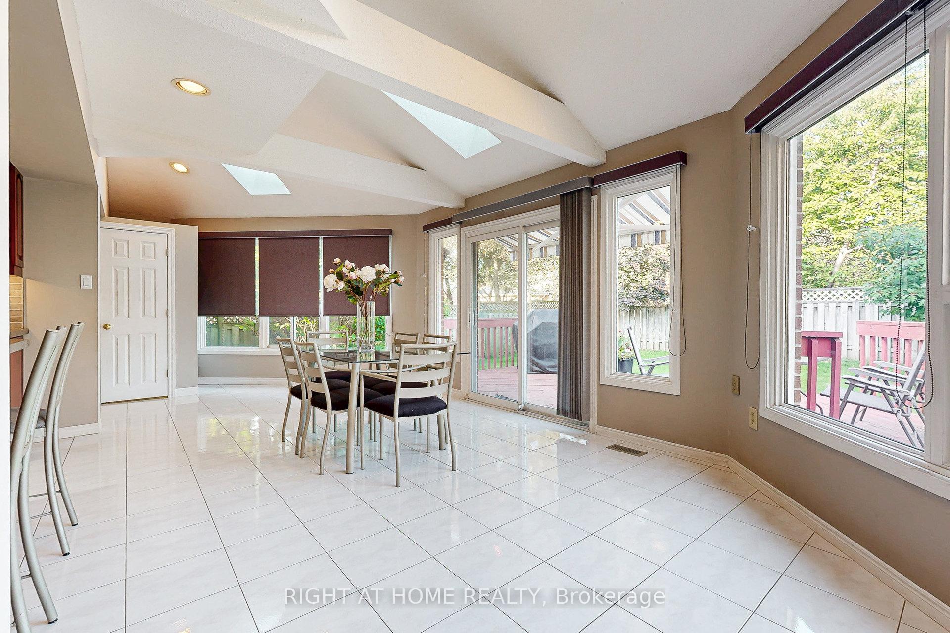 Photo 6 of 8 Lockridge Avenue, Markham, Unionville — HOMEH
