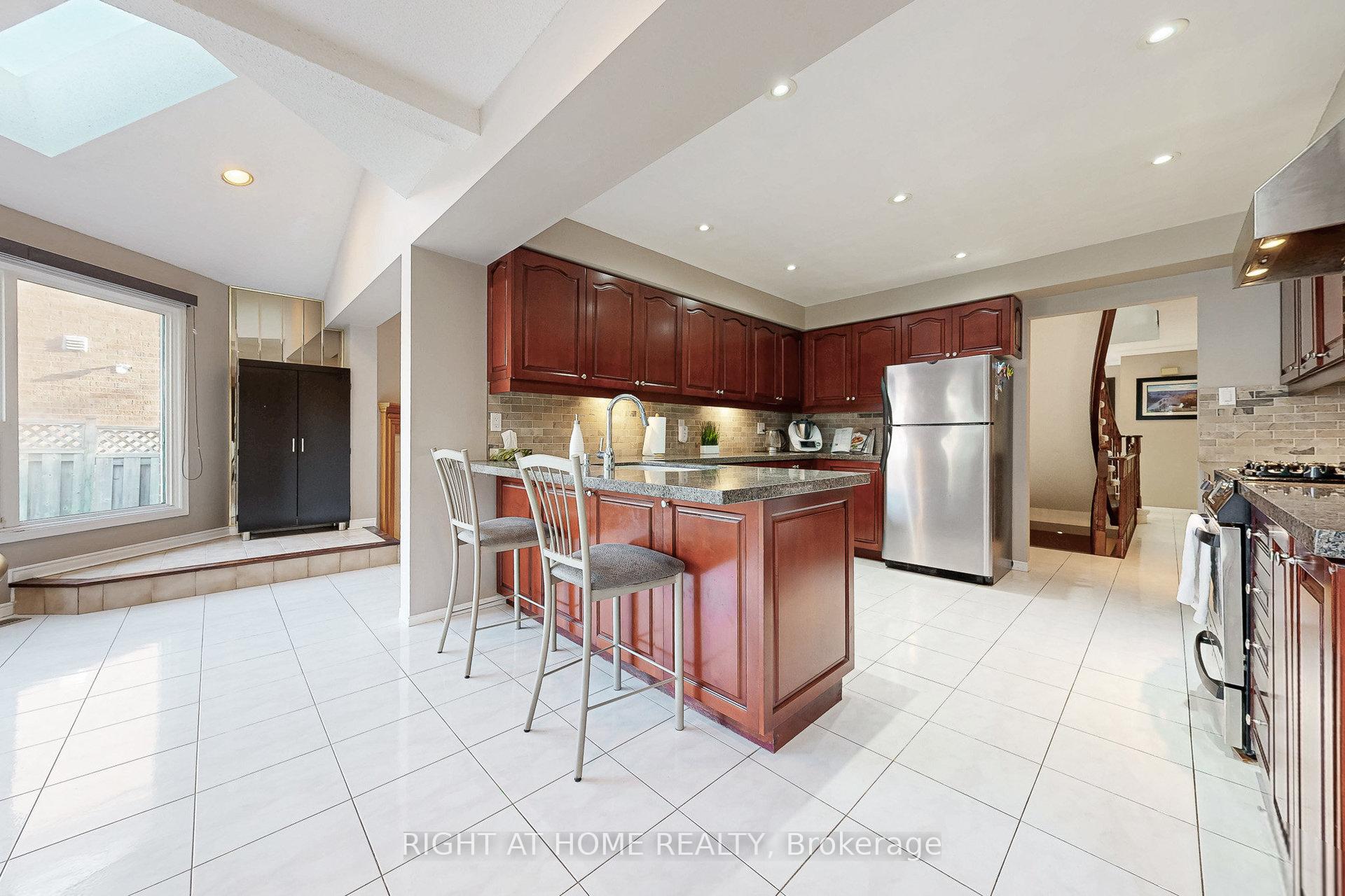 Photo 12 of 8 Lockridge Avenue, Markham, Unionville — HOMEH