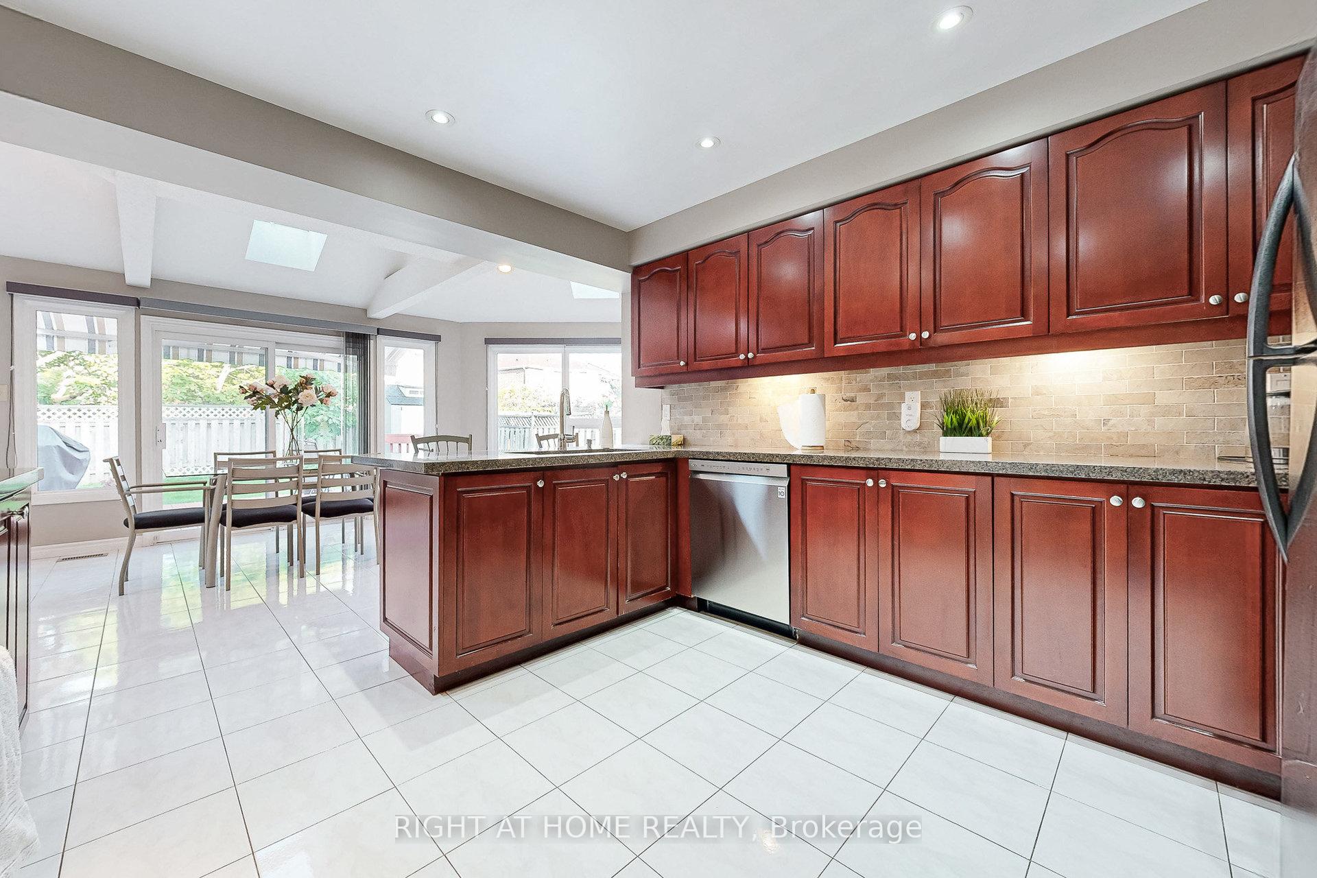 Photo 44 of 8 Lockridge Avenue, Markham, Unionville — HOMEH