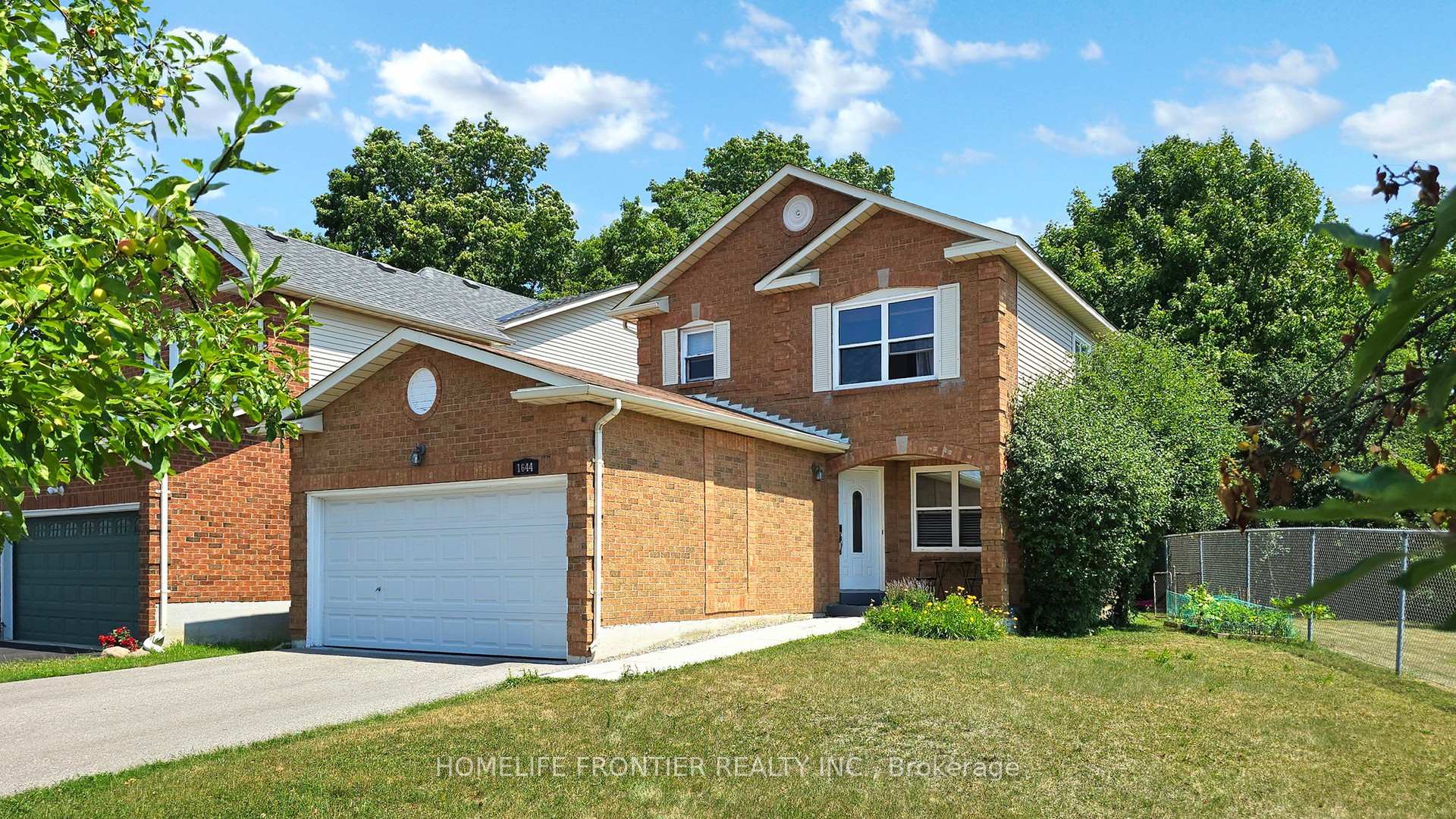 Front of 1644 Holly Hedge Drive