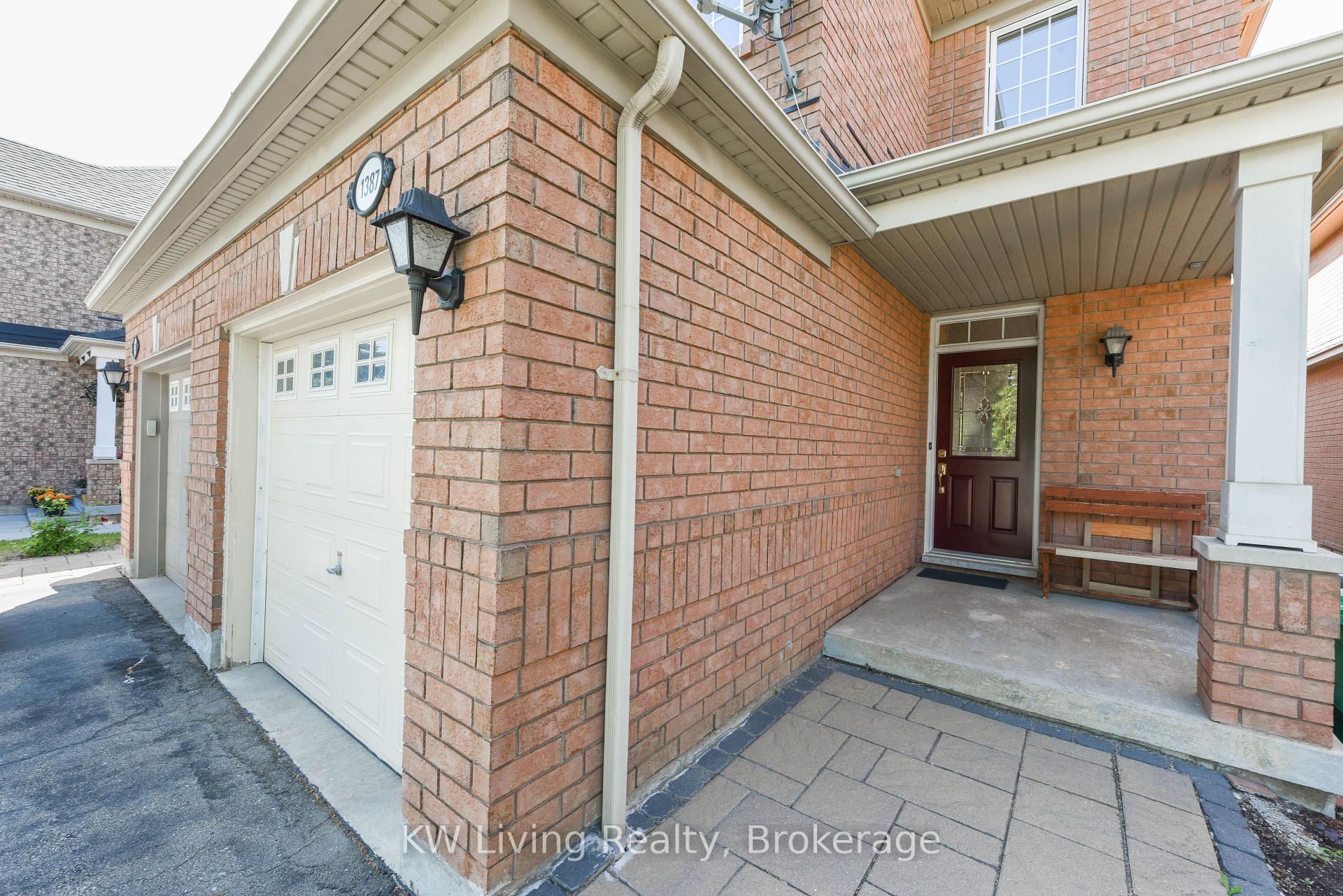 Photo 5 of 1387 Weir Chase, Mississauga, East Credit — HOMEH
