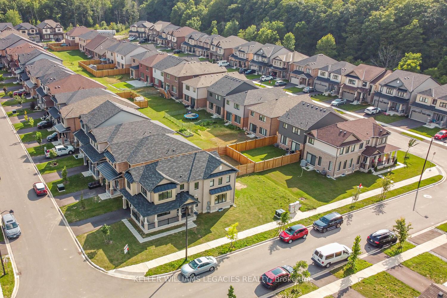 Photo 2 of 4 July Avenue, Hamilton, Stoney Creek Mountain — HOMEH