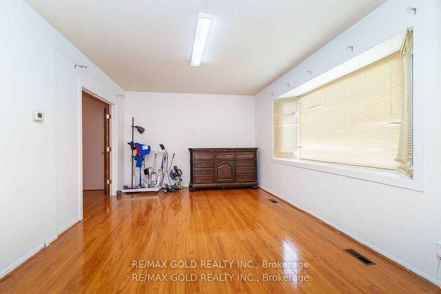 Photo 3 of 10 Edenridge Drive, Brampton, Southgate — HOMEH