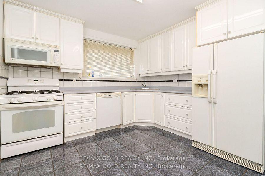Photo 12 of 10 Edenridge Drive, Brampton, Southgate — HOMEH