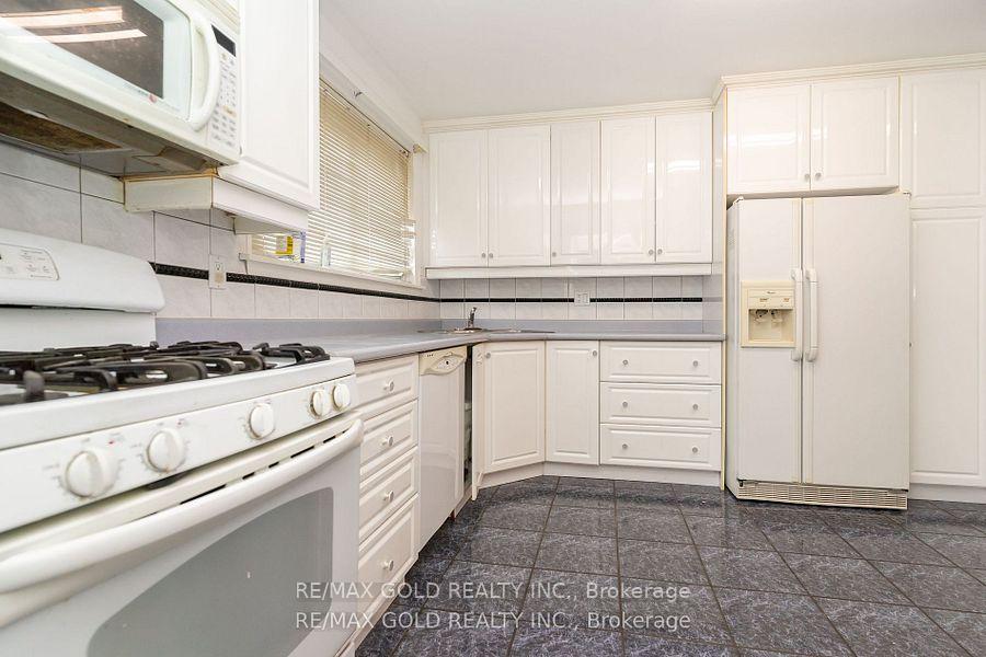 Photo 13 of 10 Edenridge Drive, Brampton, Southgate — HOMEH