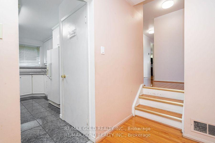 Photo 17 of 10 Edenridge Drive, Brampton, Southgate — HOMEH