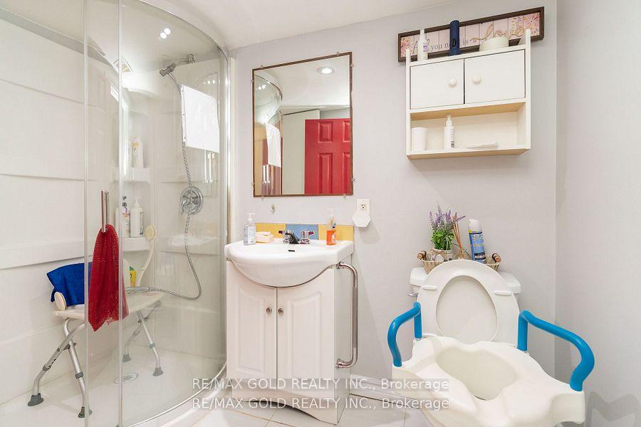 Photo 32 of 10 Edenridge Drive, Brampton, Southgate — HOMEH