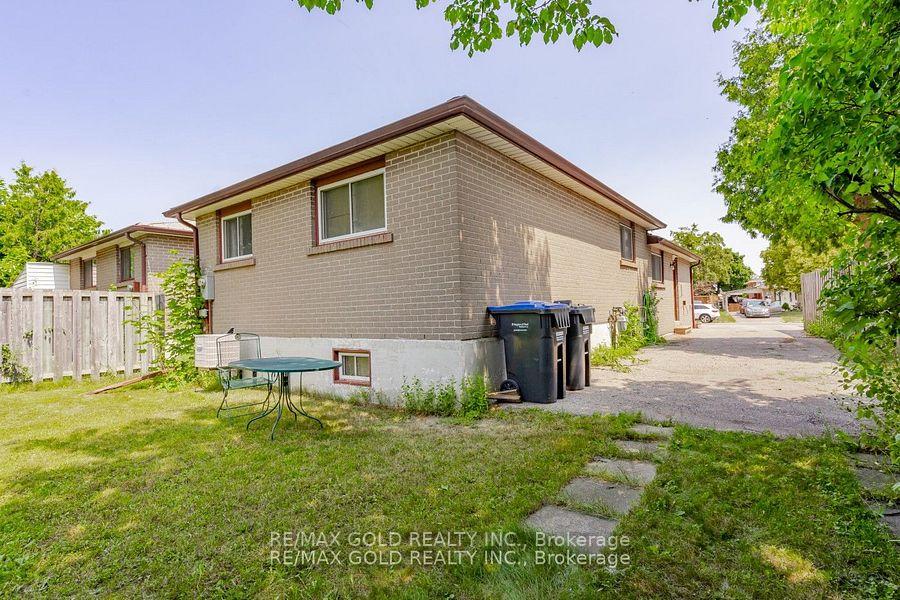 Photo 38 of 10 Edenridge Drive, Brampton, Southgate — HOMEH