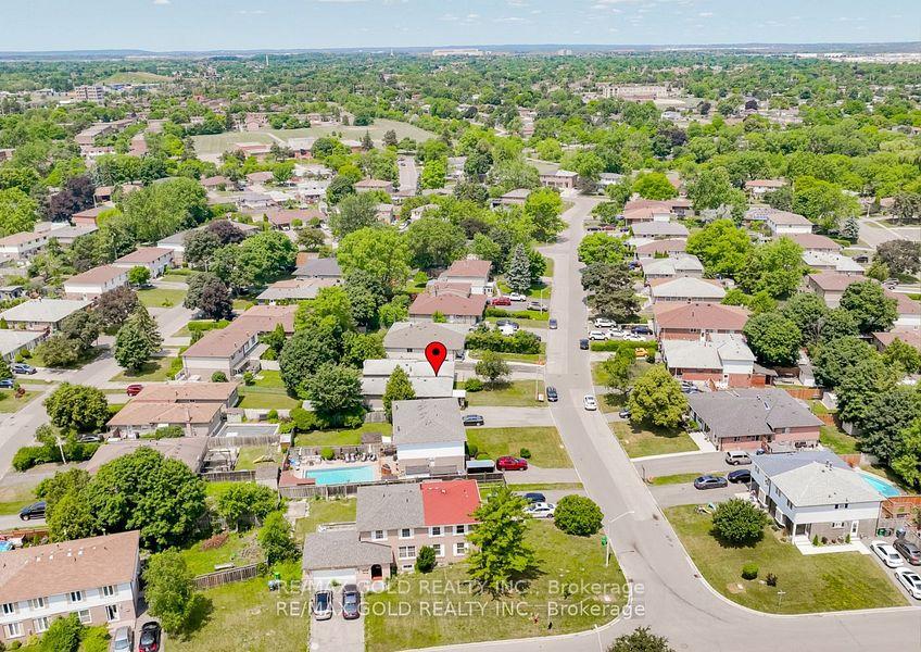 Photo 40 of 10 Edenridge Drive, Brampton, Southgate — HOMEH