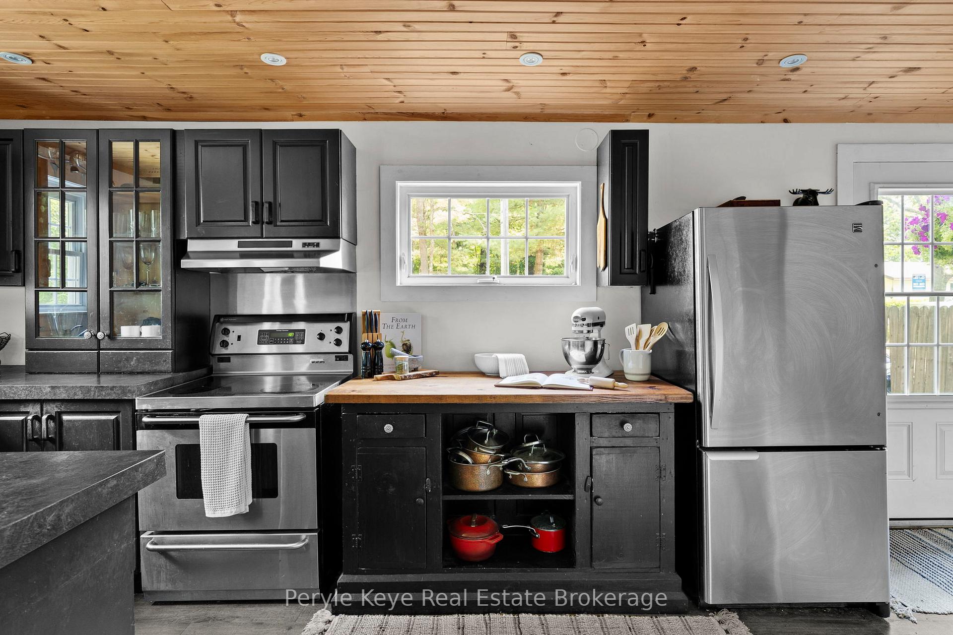Photo 13 of 9 King Street, Bracebridge, Macaulay — HOMEH