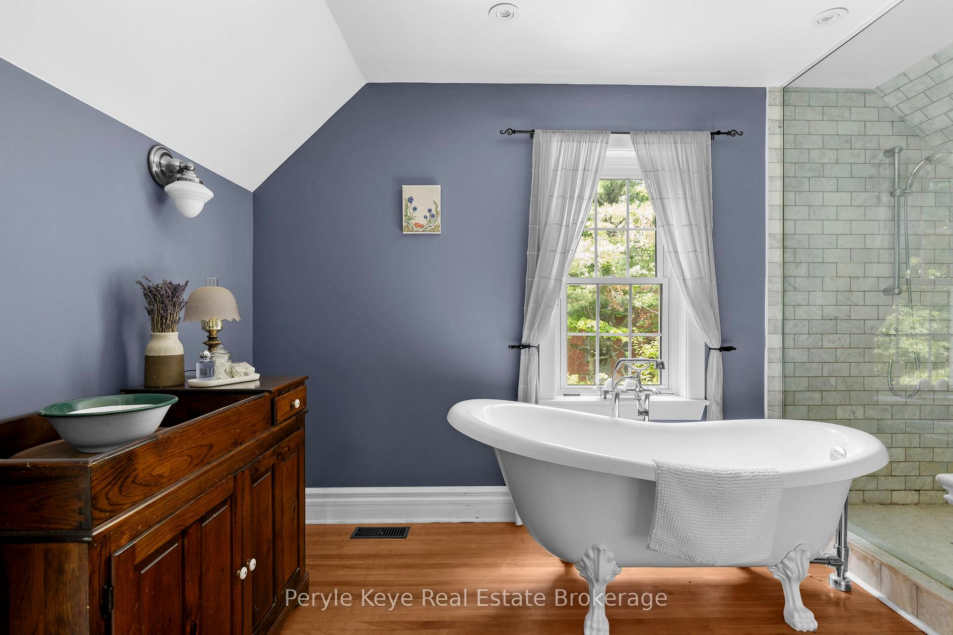 Photo 30 of 9 King Street, Bracebridge, Macaulay — HOMEH