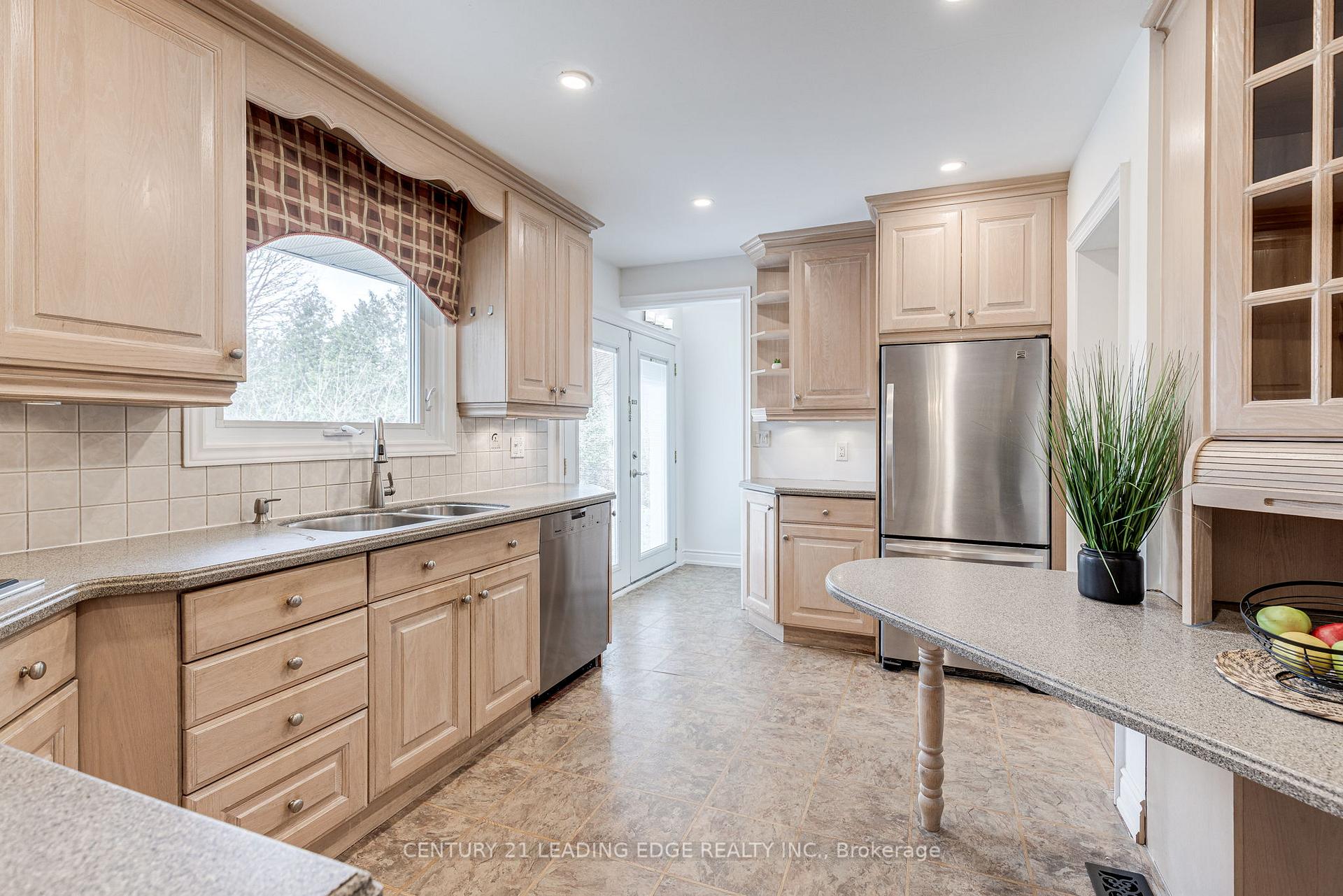 Photo 14 of 116 Broadview Avenue, Whitby, Blue Grass Meadows — HOMEH