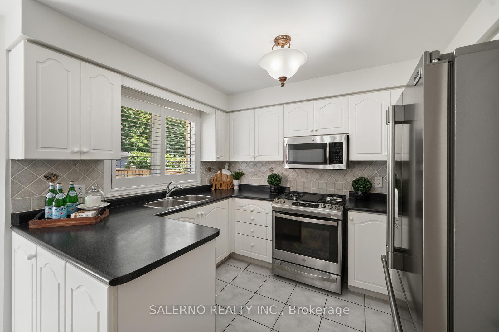 Photo 10 of 49 Campania Court, Vaughan, Elder Mills — HOMEH