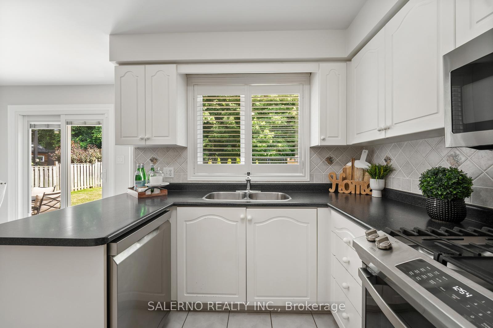 Photo 20 of 49 Campania Court, Vaughan, Elder Mills — HOMEH