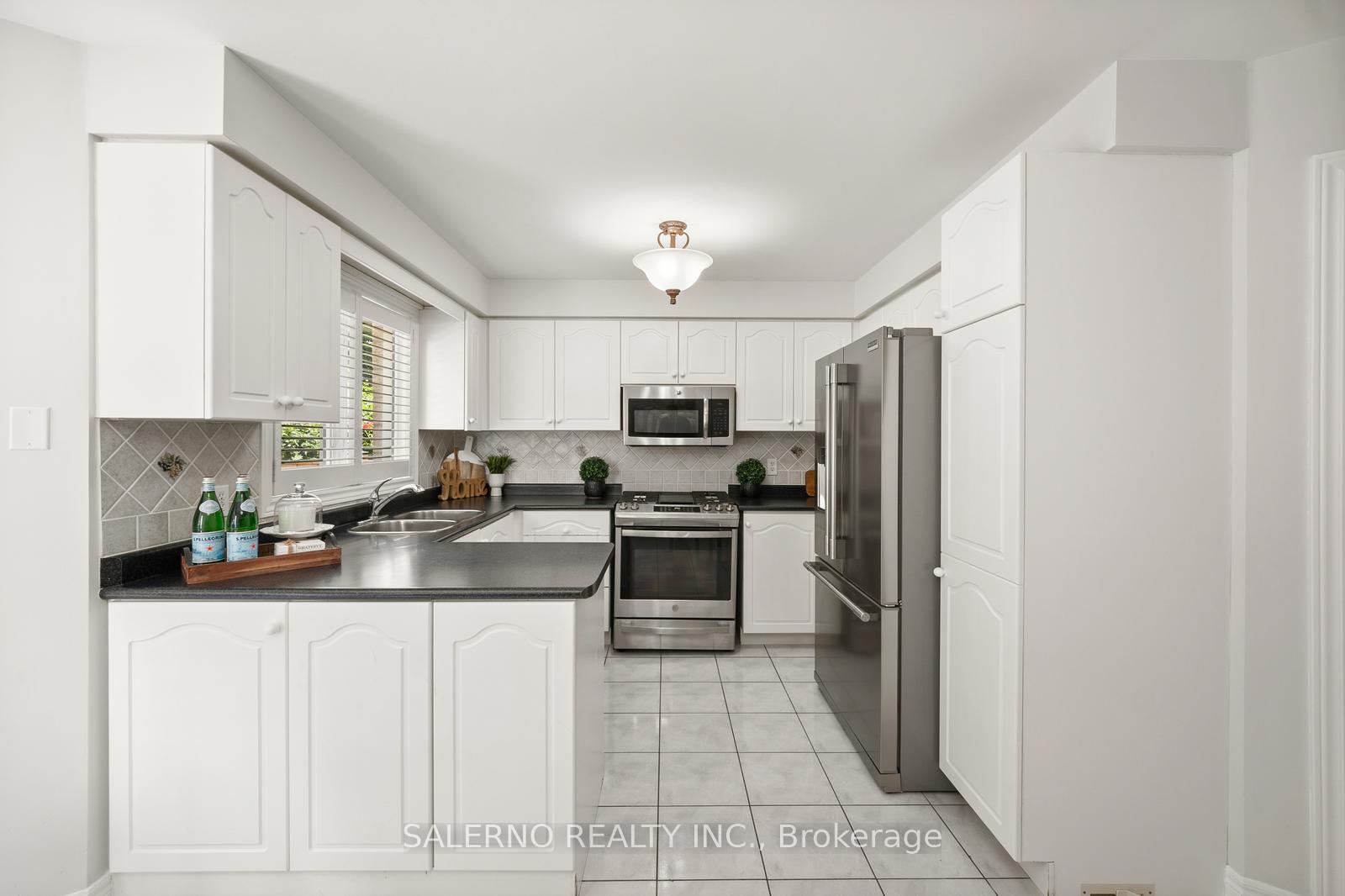 Photo 17 of 49 Campania Court, Vaughan, Elder Mills — HOMEH