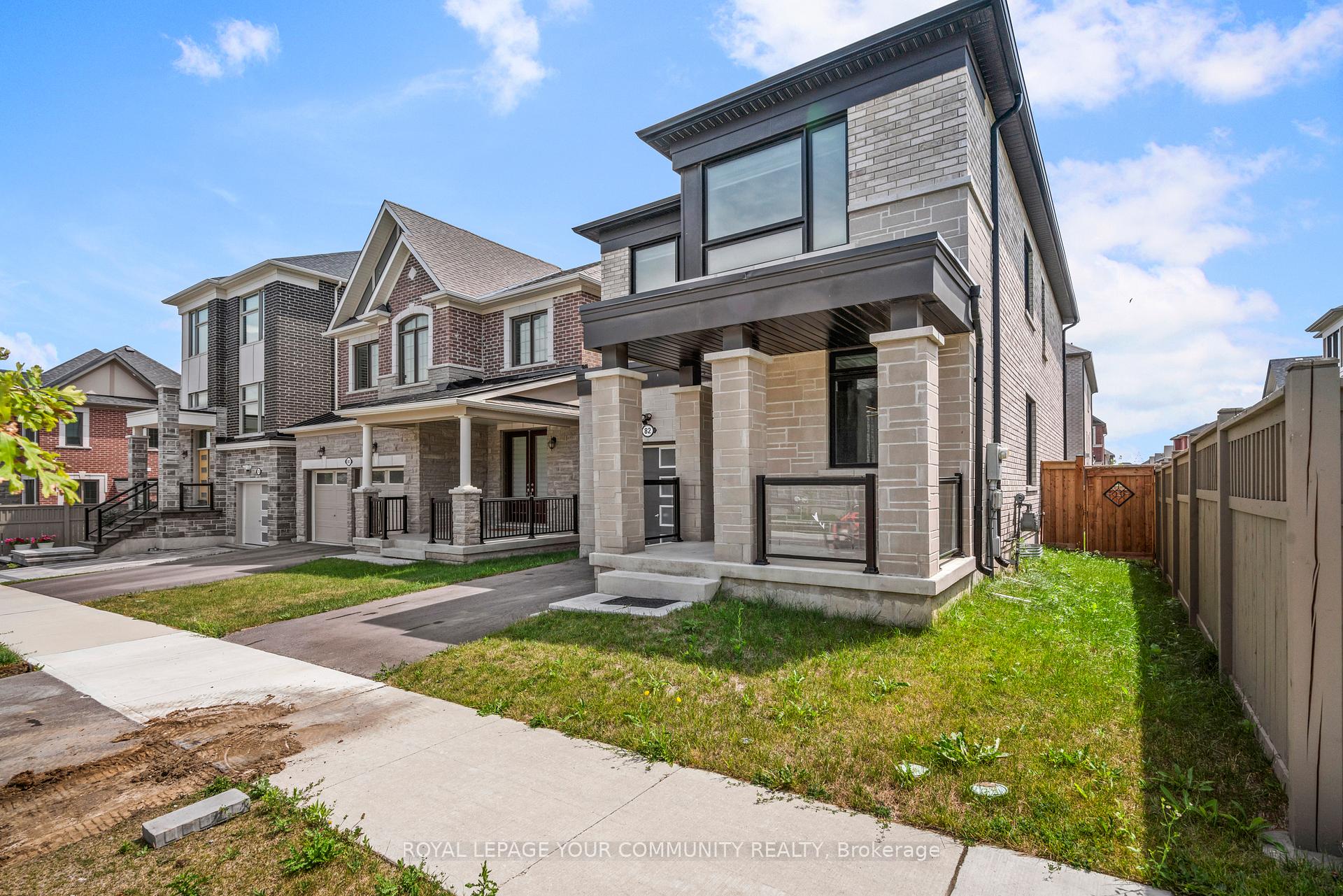 Photo 3 of 82 Navitas Crescent, Markham, Victoria Square — HOMEH