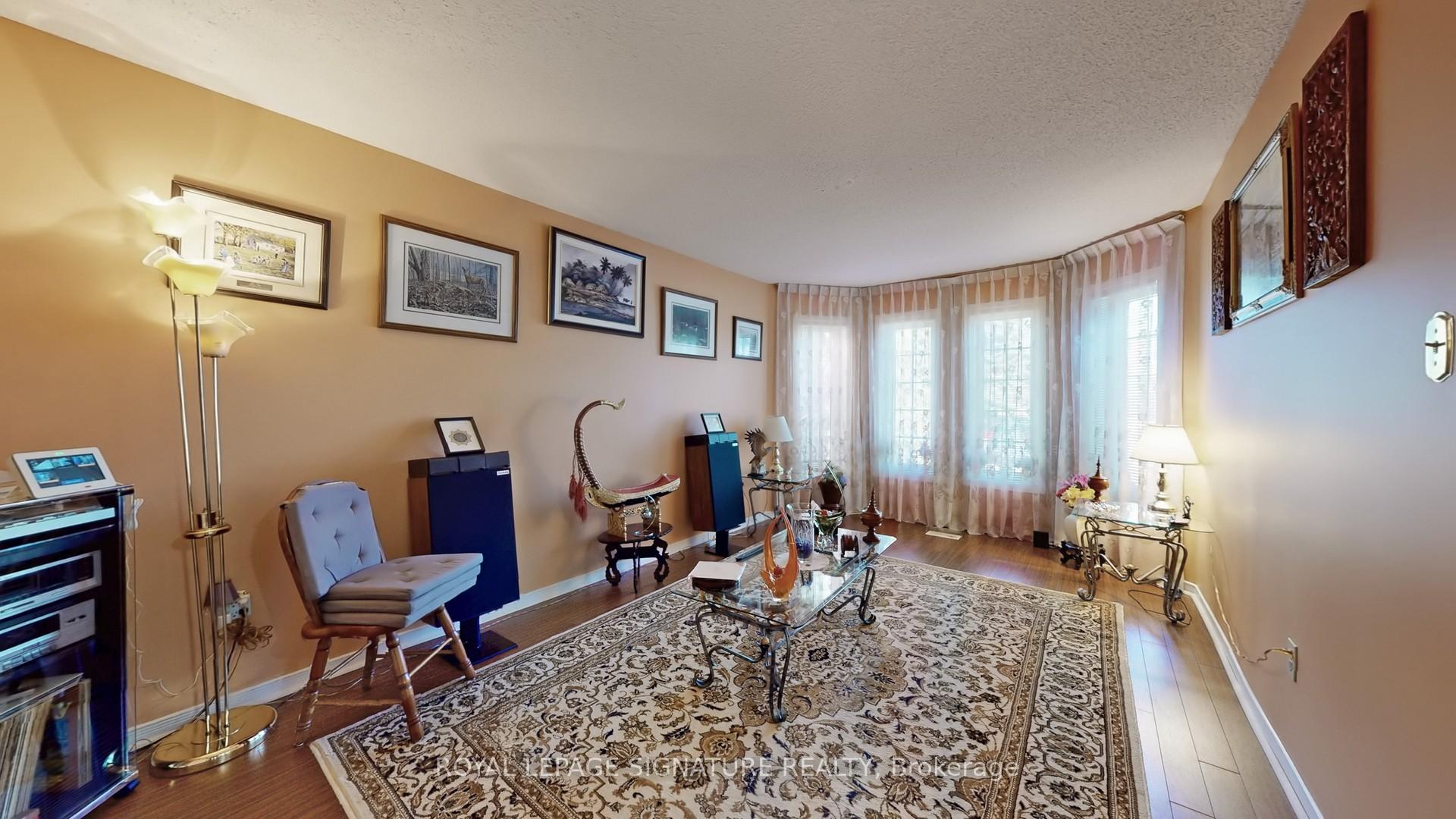 Photo 5 of 180 Kingknoll Drive, Brampton, Fletcher's Creek South — HOMEH