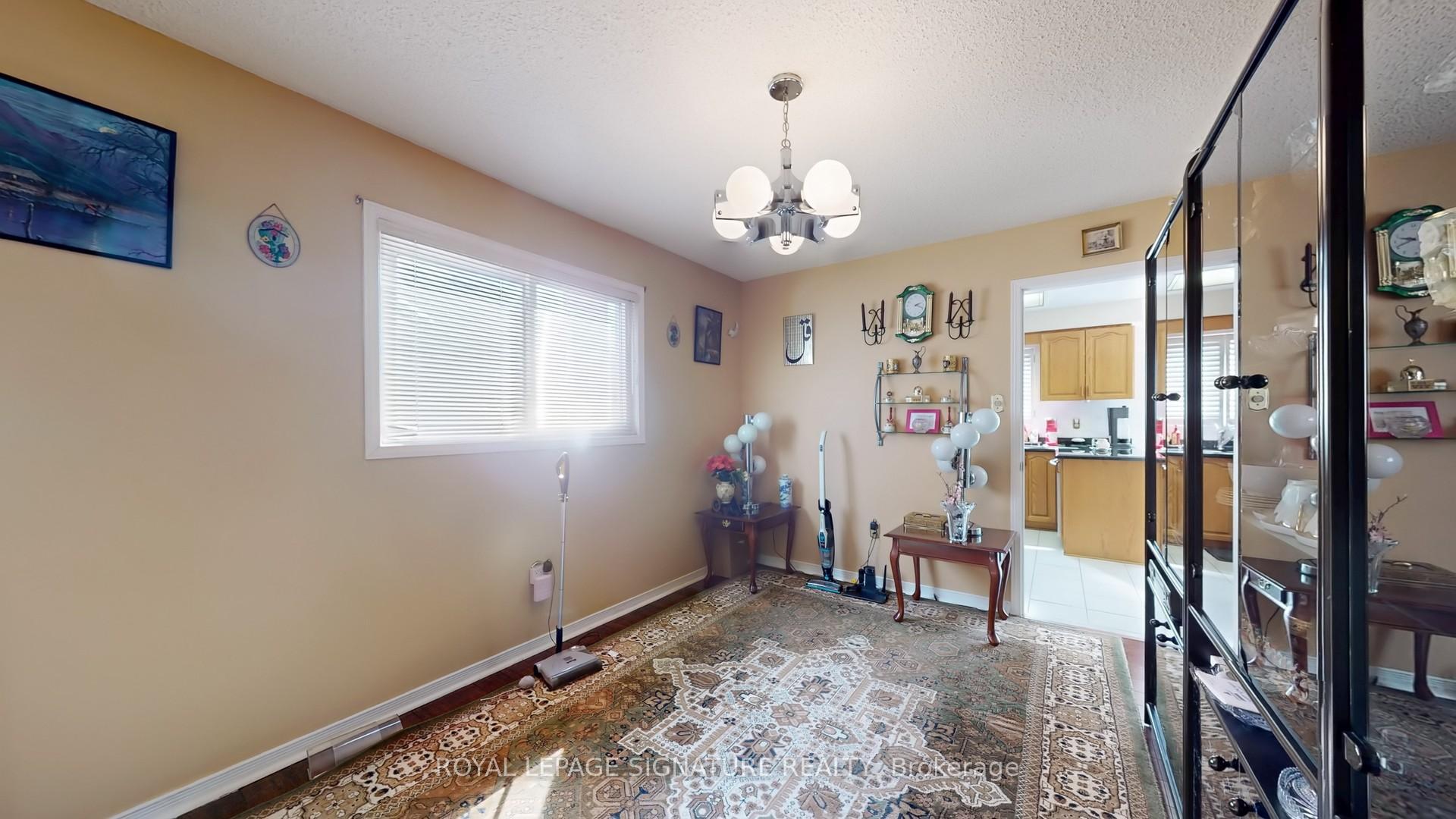 Photo 2 of 180 Kingknoll Drive, Brampton, Fletcher's Creek South — HOMEH