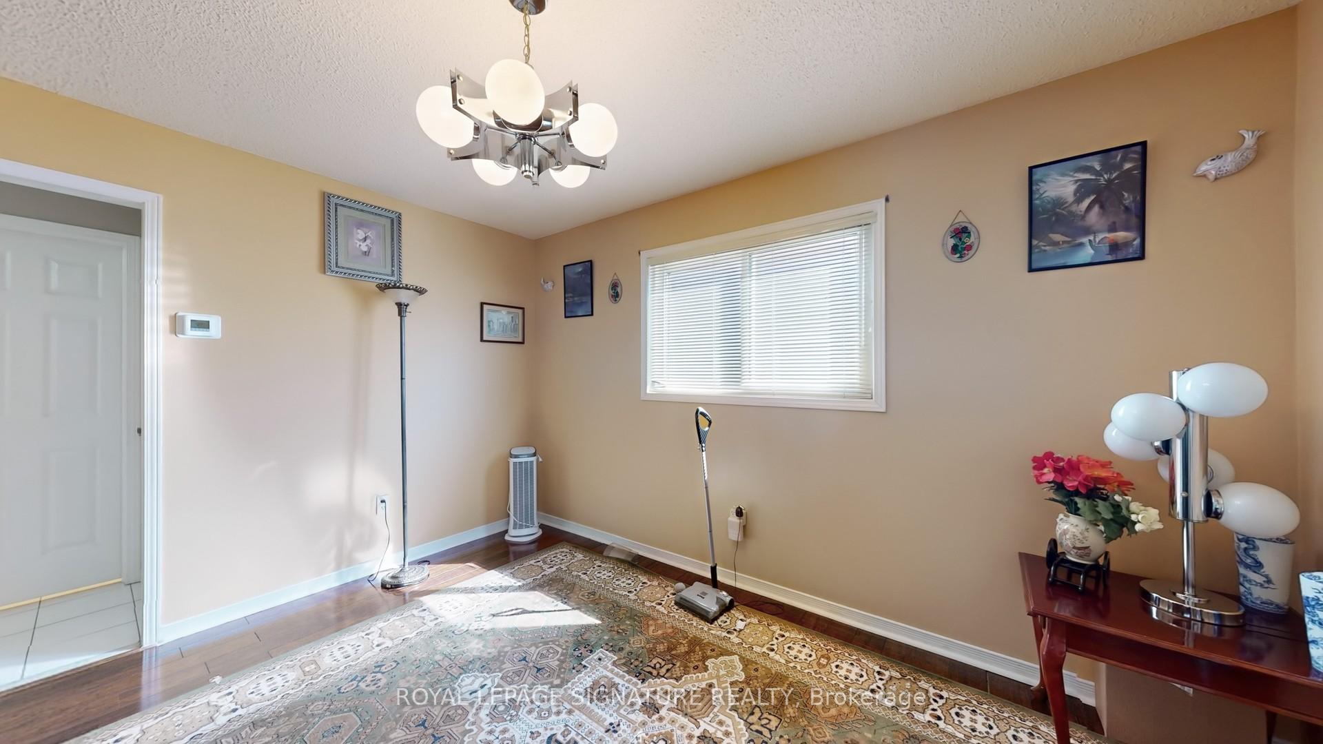 Photo 3 of 180 Kingknoll Drive, Brampton, Fletcher's Creek South — HOMEH