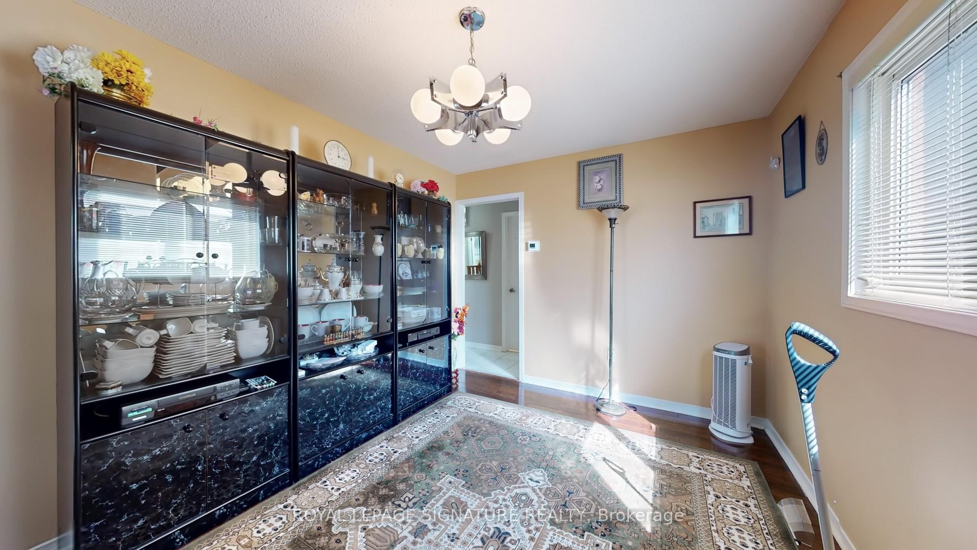 Photo 6 of 180 Kingknoll Drive, Brampton, Fletcher's Creek South — HOMEH