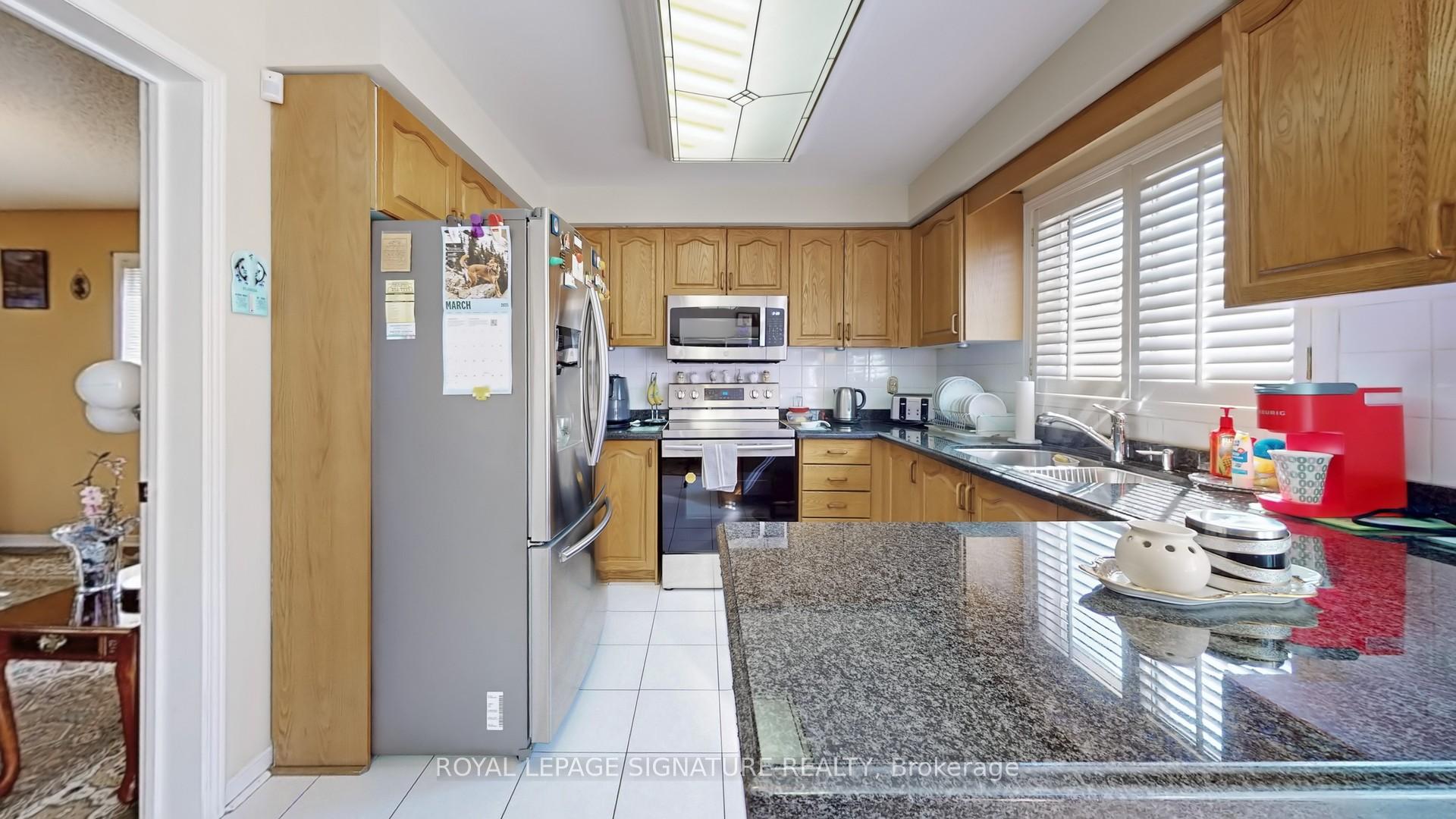 Photo 7 of 180 Kingknoll Drive, Brampton, Fletcher's Creek South — HOMEH