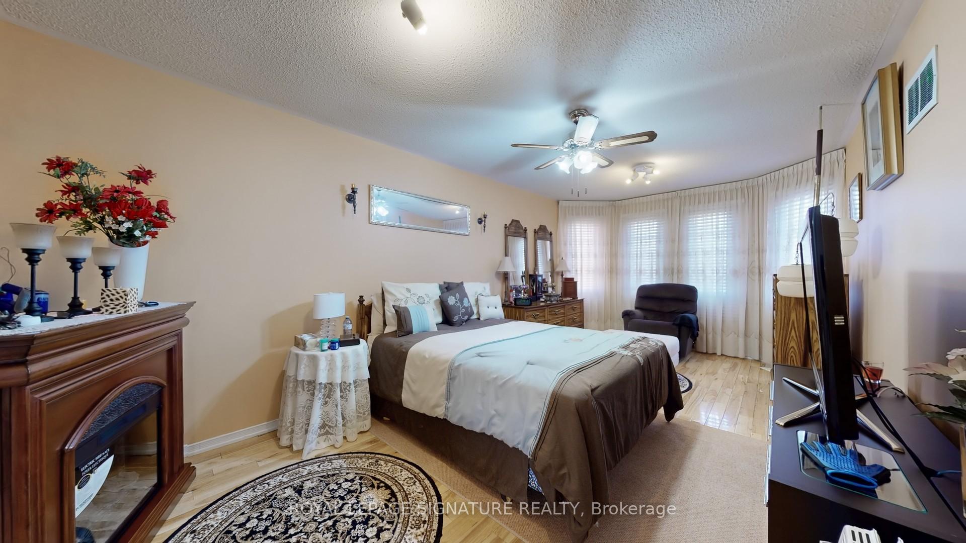 Photo 21 of 180 Kingknoll Drive, Brampton, Fletcher's Creek South — HOMEH